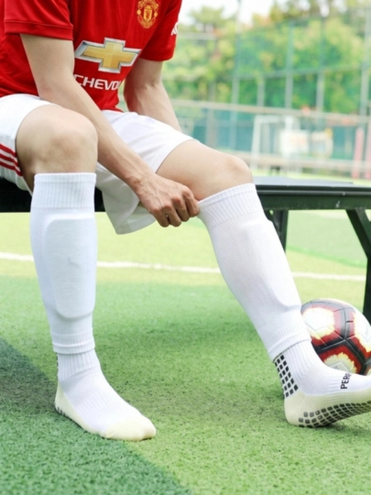 Futbol anjomlari to'plami, 7 tasi 1 da, 5 tasi 1 da, getra, paypoq, qalqon, sumka, teyp