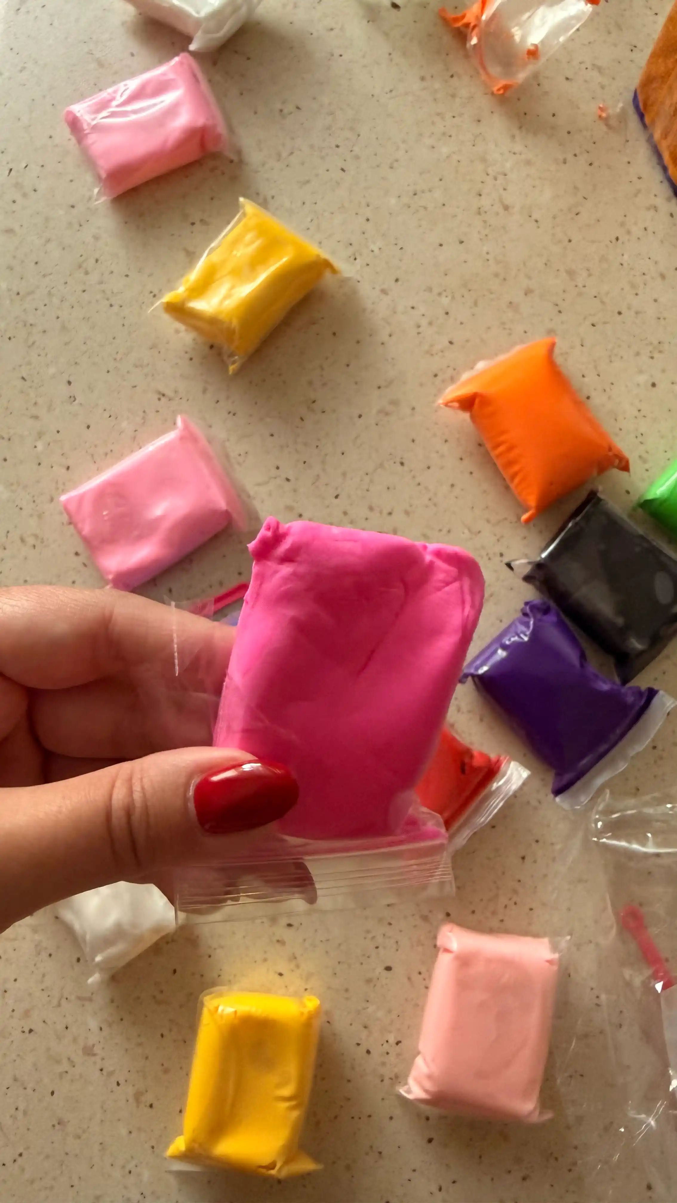 Havo rangli ijodiy plastilin to‘plami