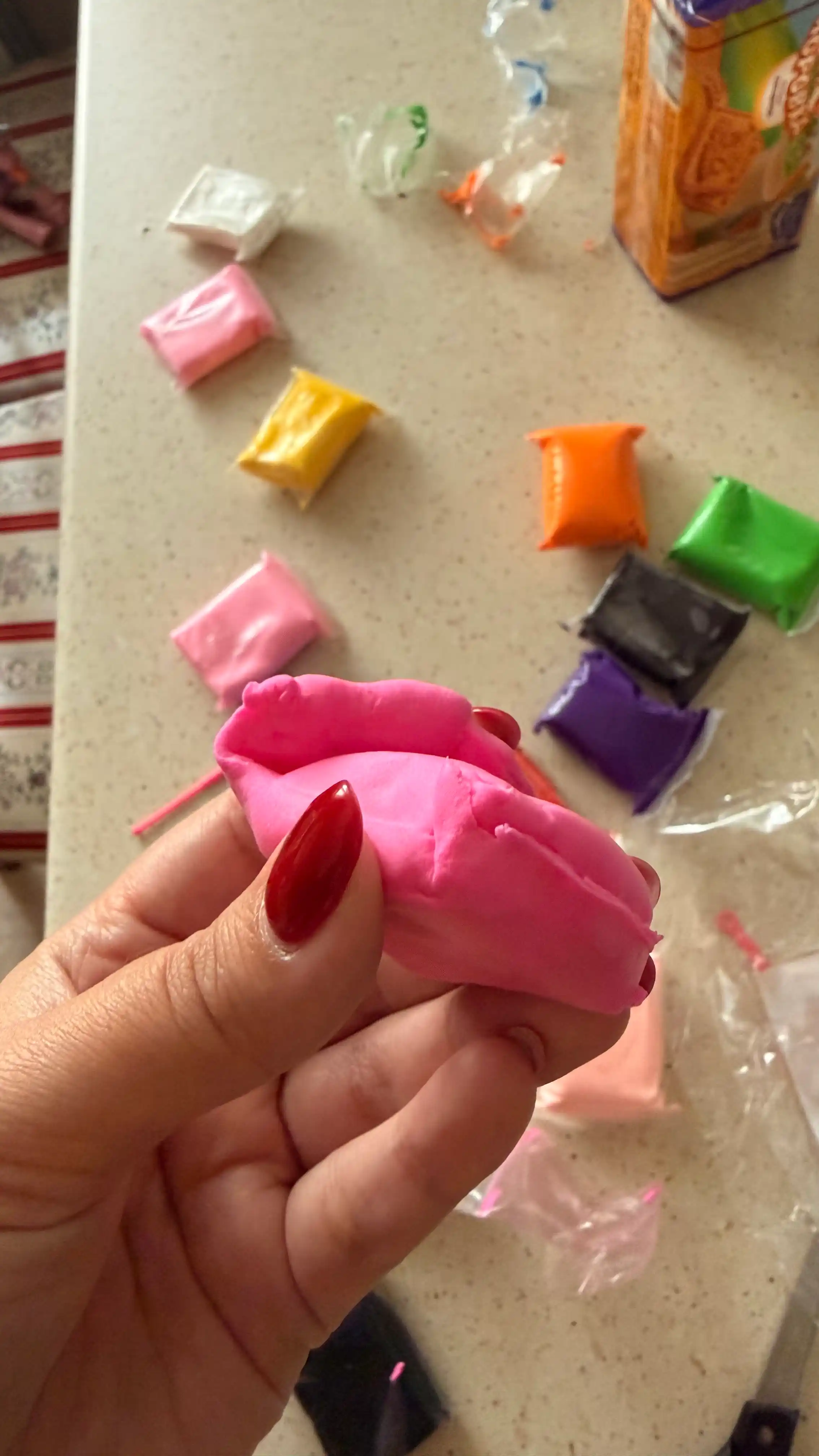 Havo rangli ijodiy plastilin to‘plami