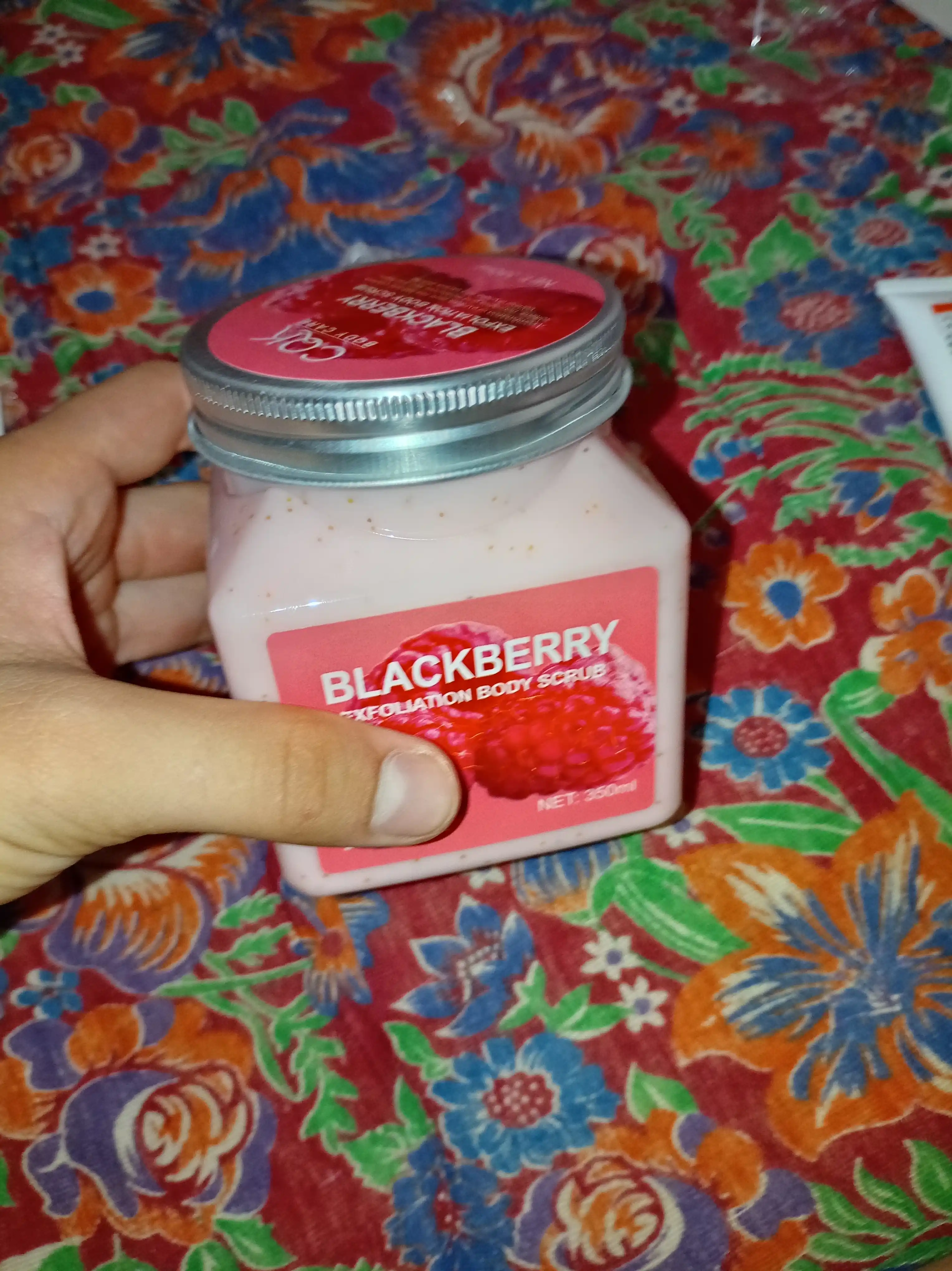 Скраб для лица и тела Sherbet Body Scrub, с экстрактом малины и клубники, 500 / 350 гр