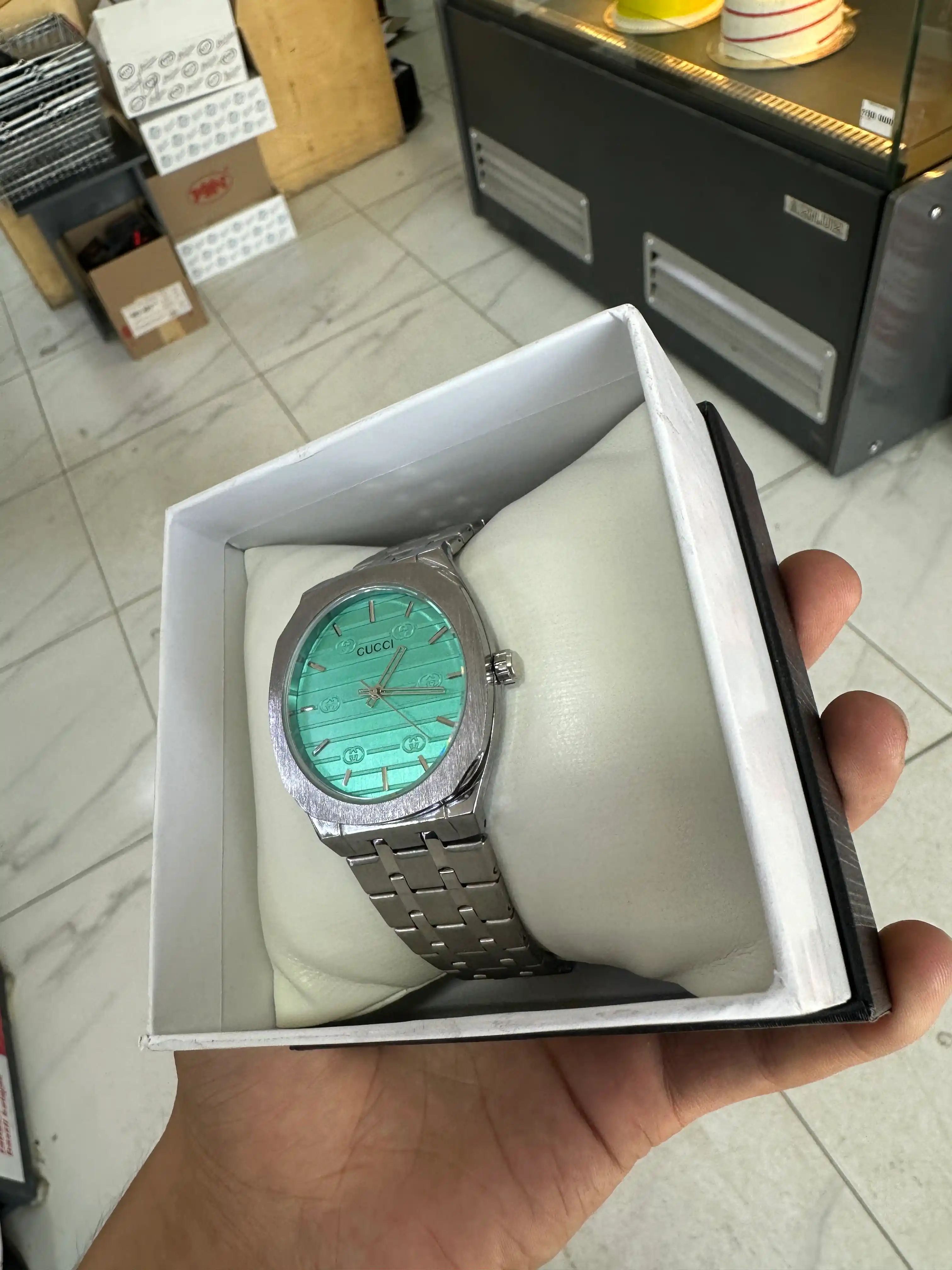 GUCCI uniseks ultrayupqa qo‘l soati – sovg‘a qutisida