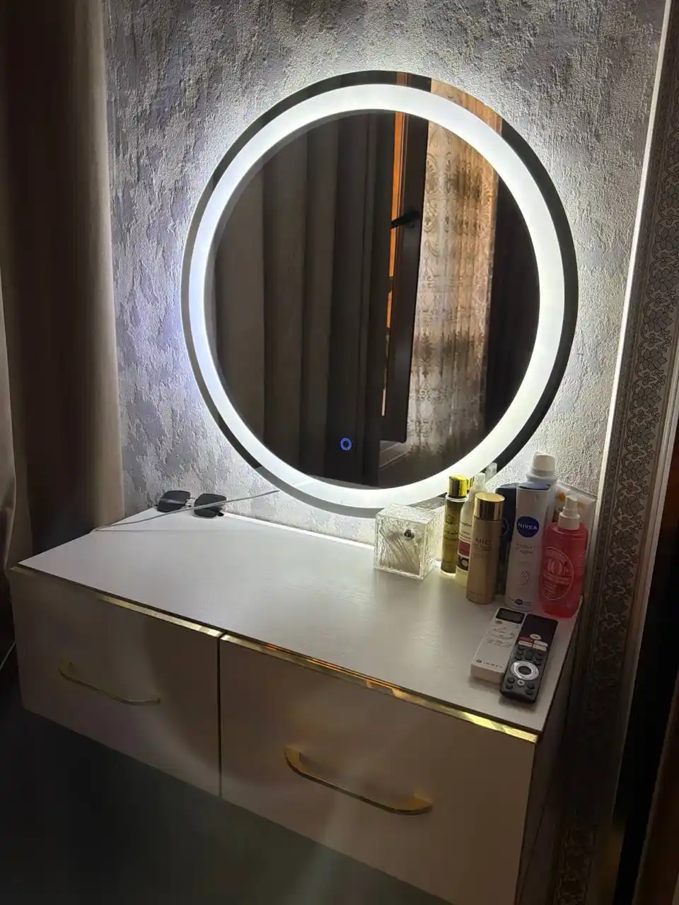 Круглое зеркало с LED-подсветкой — стильное решение для современного интерьера