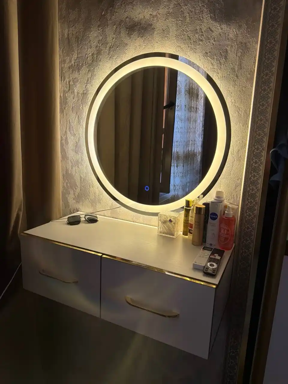 Круглое зеркало с LED-подсветкой — стильное решение для современного интерьера