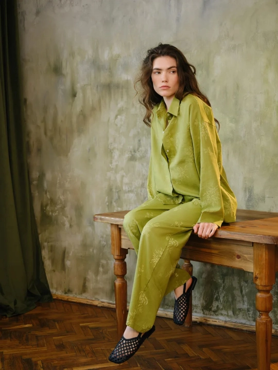 Katta o'lchamli yozgi zig'ir ko'ylak