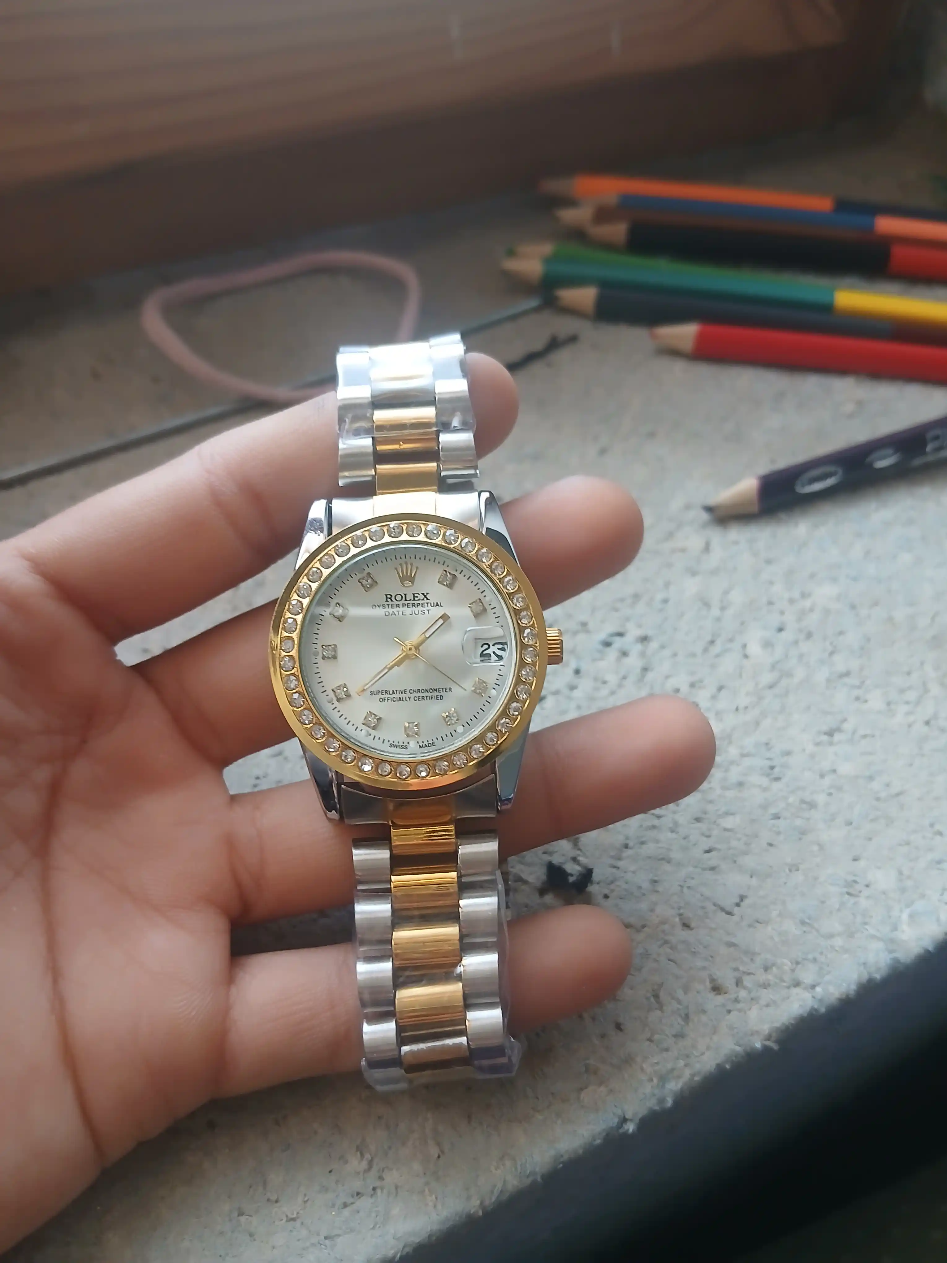 Rolex Datejust ayollar qo‘l soati, toshli bezel, kvars, sovg‘a sifatida bilaguzuk