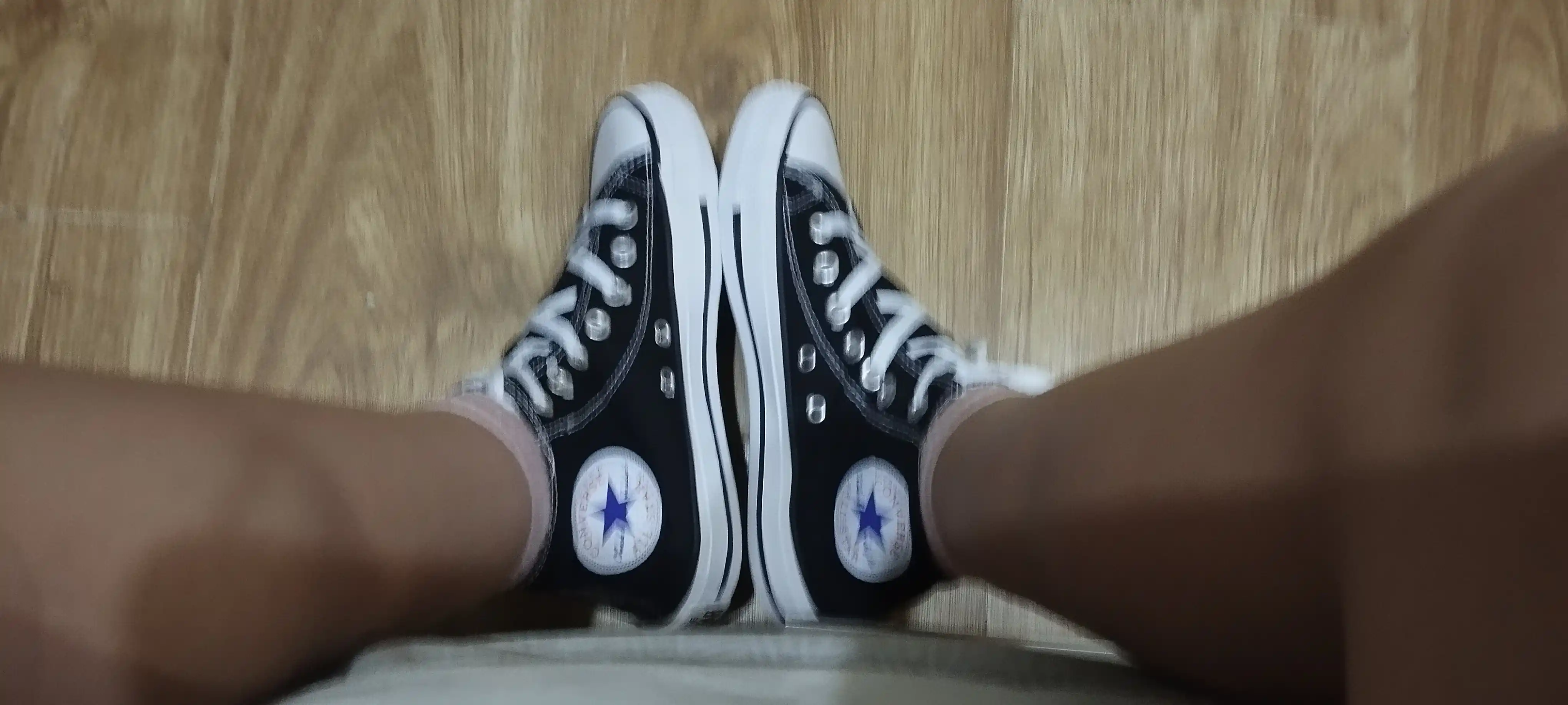 Kuz va bahor mavsumlari uchun mo‘ljallangan Converse sport kedalari, 1 o‘lcham kattaroq bo‘lishi tavsiya etiladi