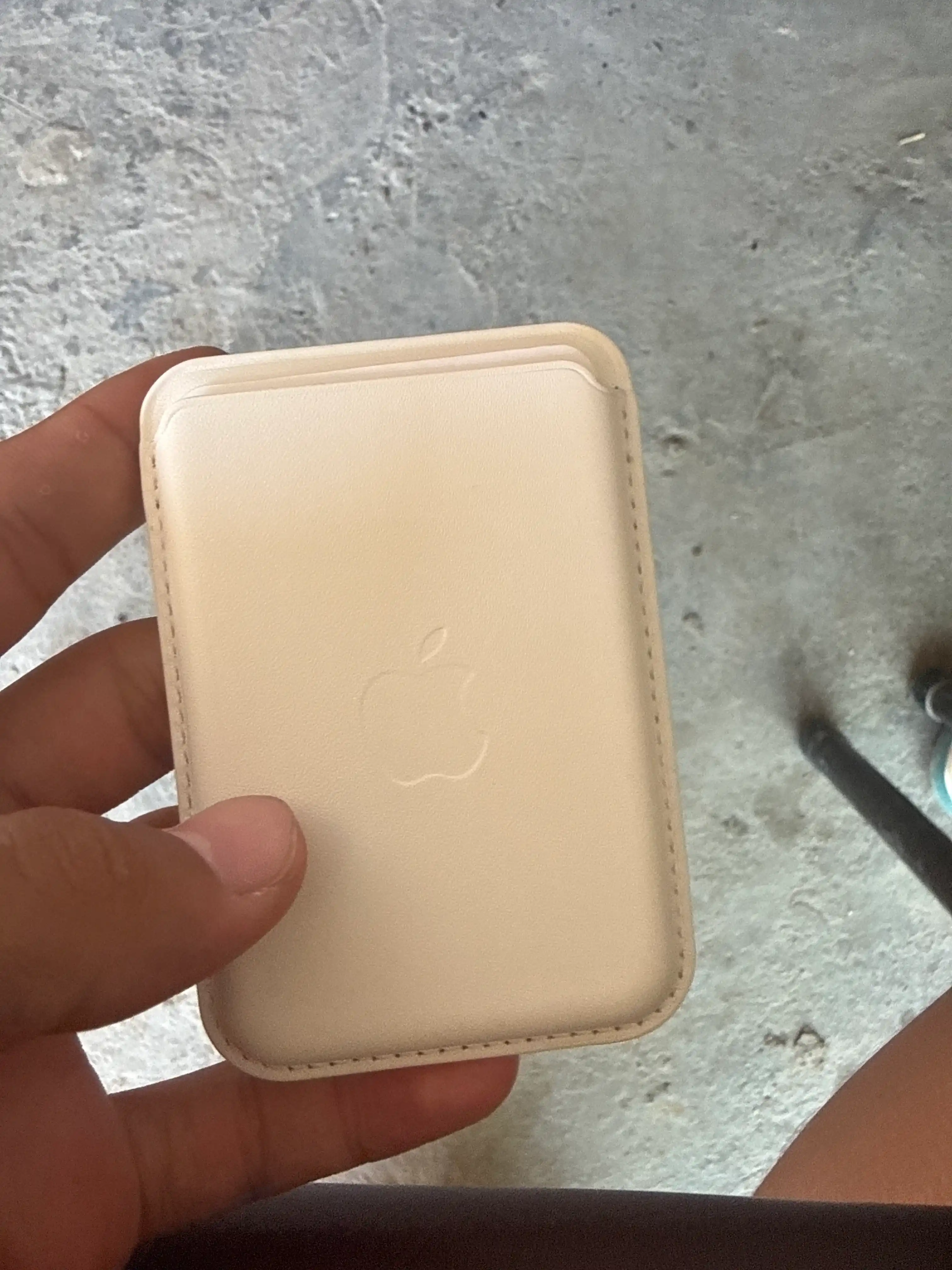 IPhone uchun MagSafe kartxolder, bank kartalari uchun