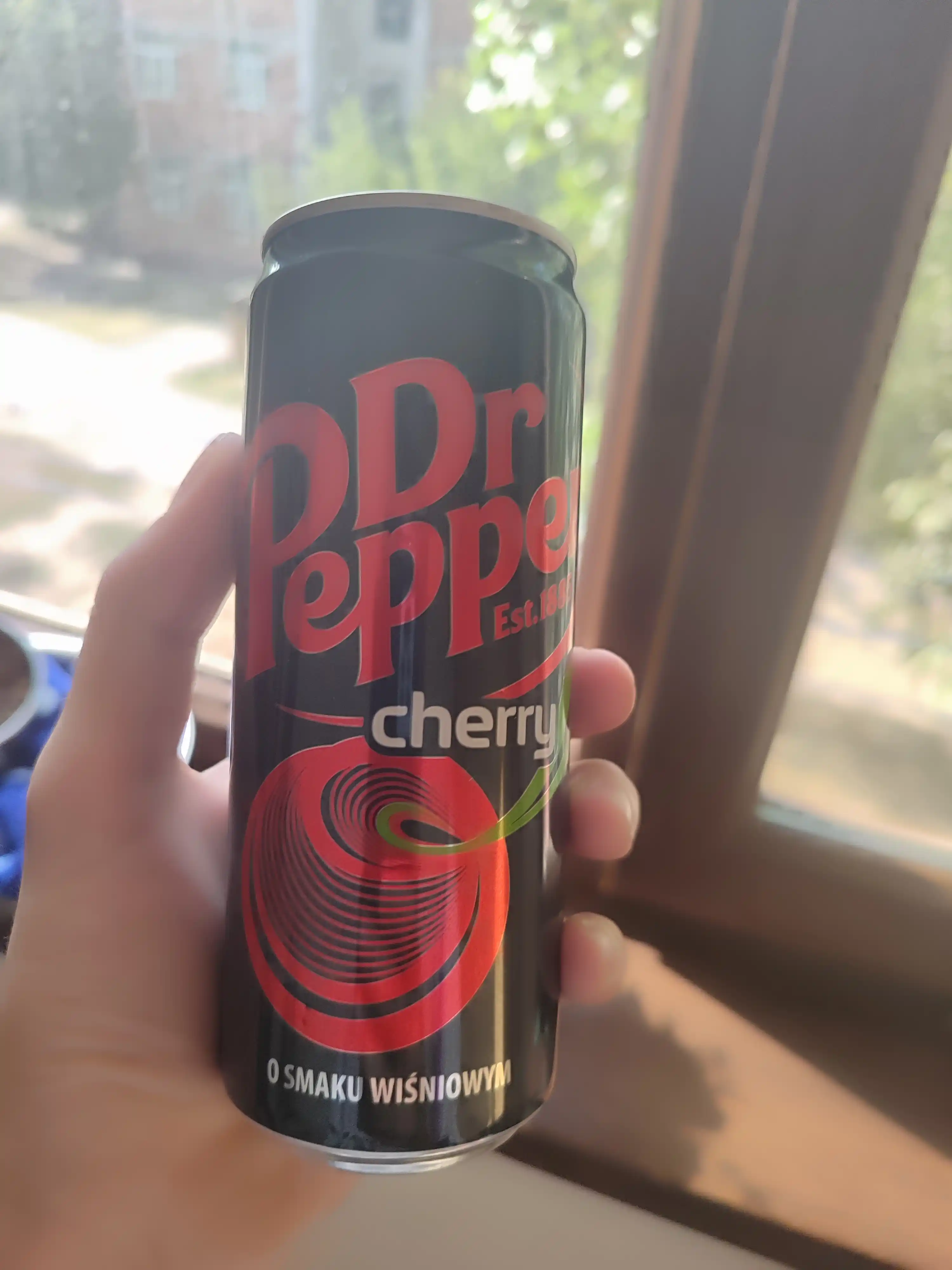 Gazlangan ichimlik Doktor Pepper Cherry, 330 ml