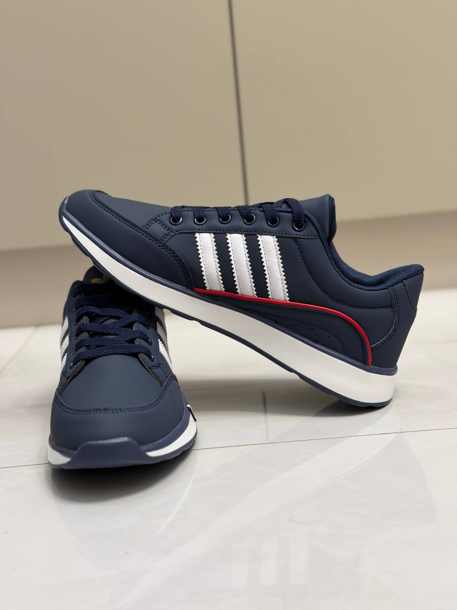 Стильные Adidas кроссовки для мужчин