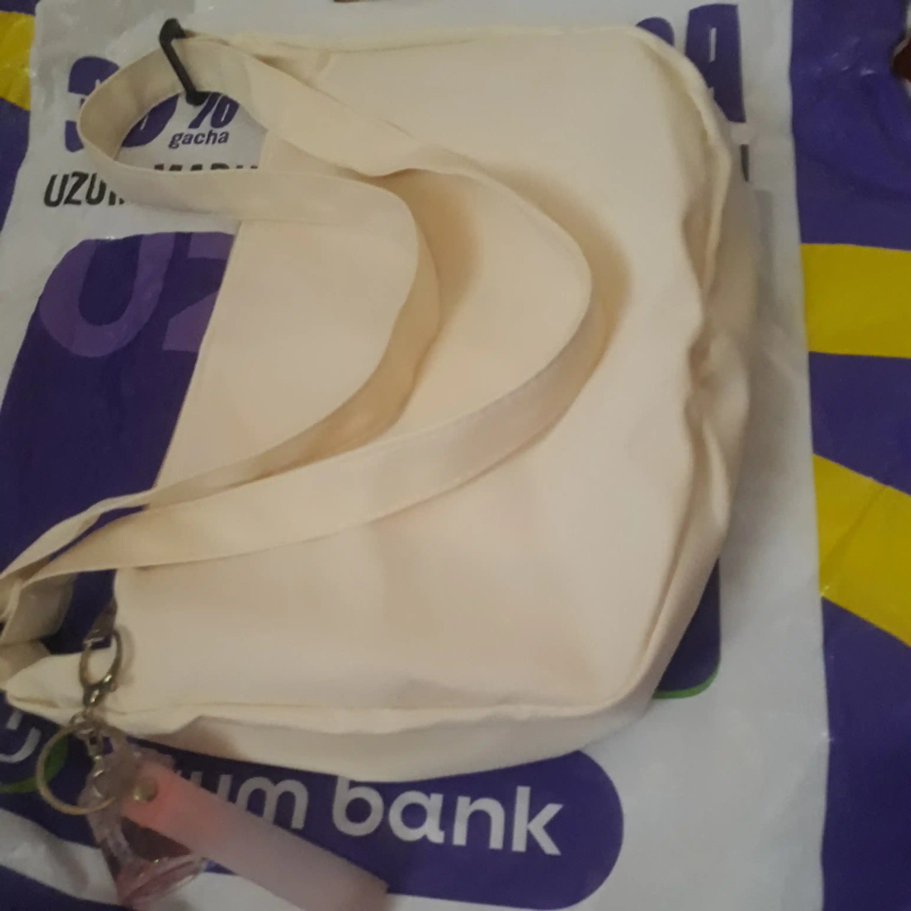 Ayollar neylon xobo sumkasi, 120 sm, uzunlikdagi molniya va tasmali