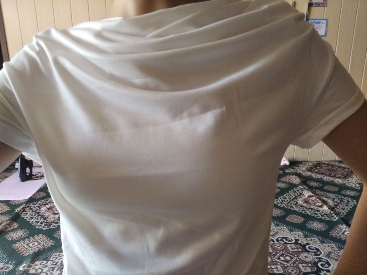 Ayollar futbolkasi