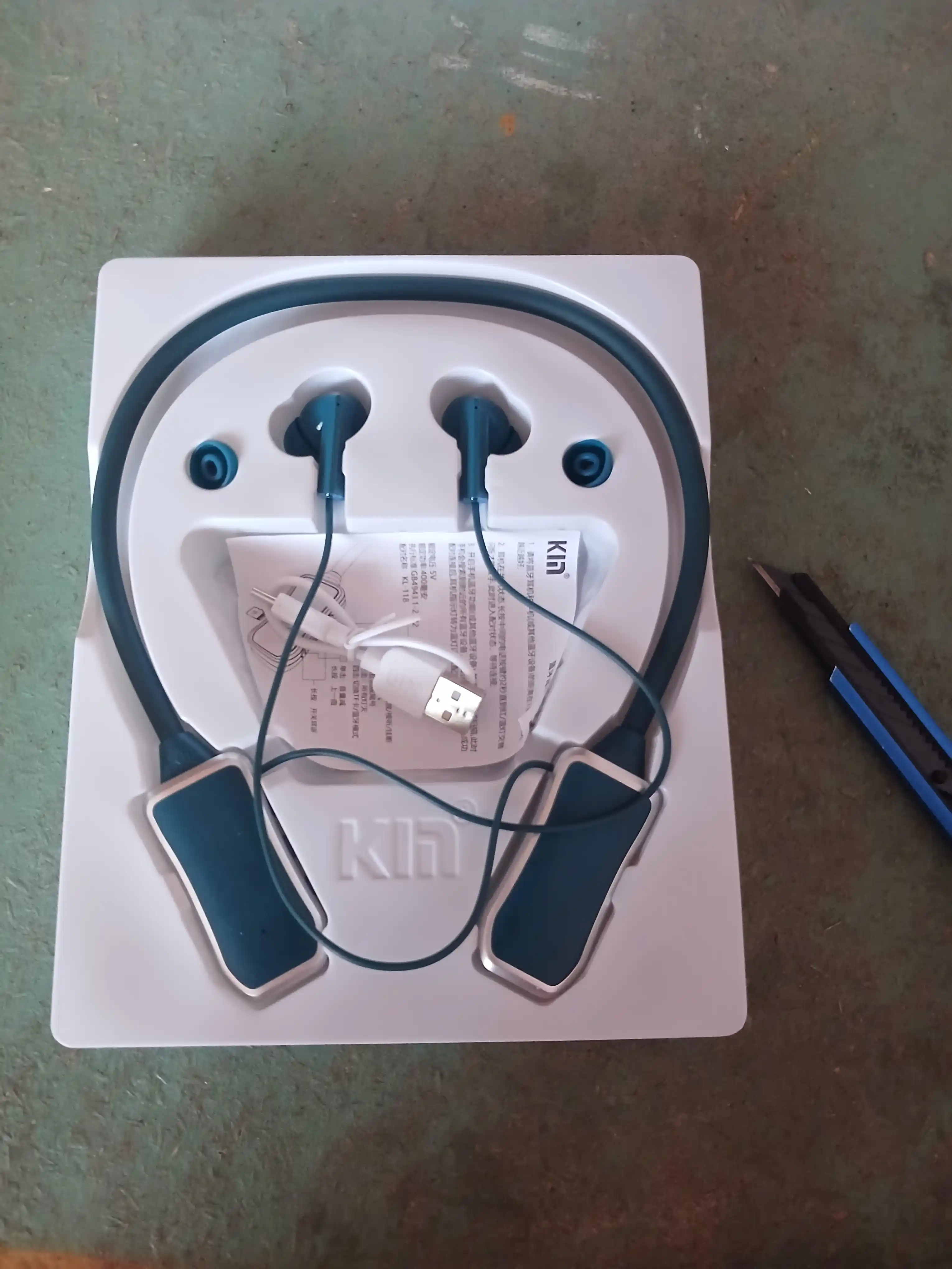 Simsiz quloqchin KIN KL50/118 Bluetooth 5.4, LED displey, 400 mAh batareya, TF-karta
