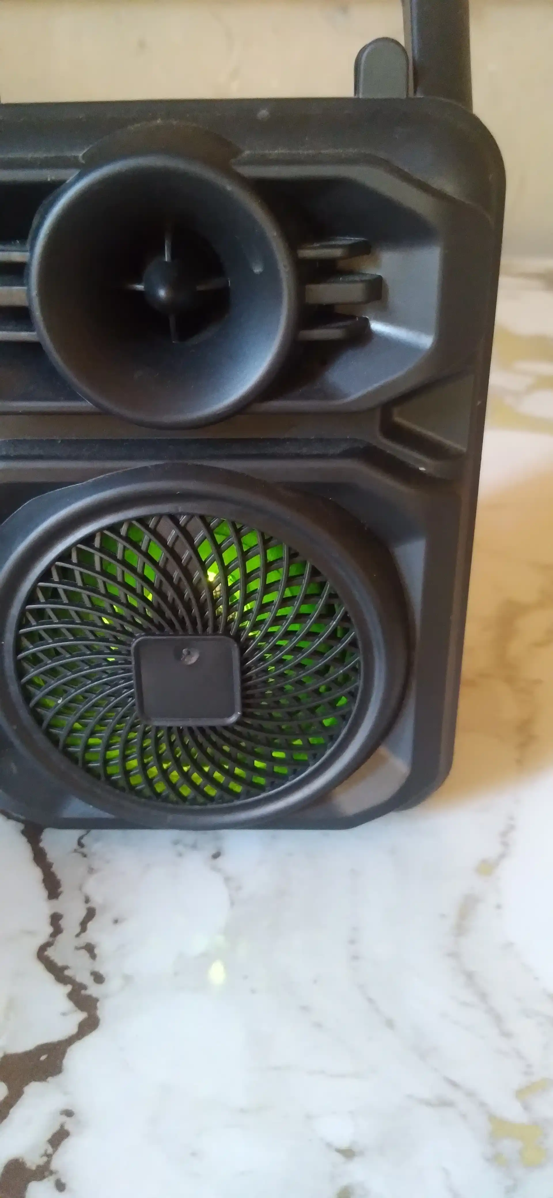 Simsiz katta karnay, karaoke musiqasi, mikrofon, pult va RGB yoritgich