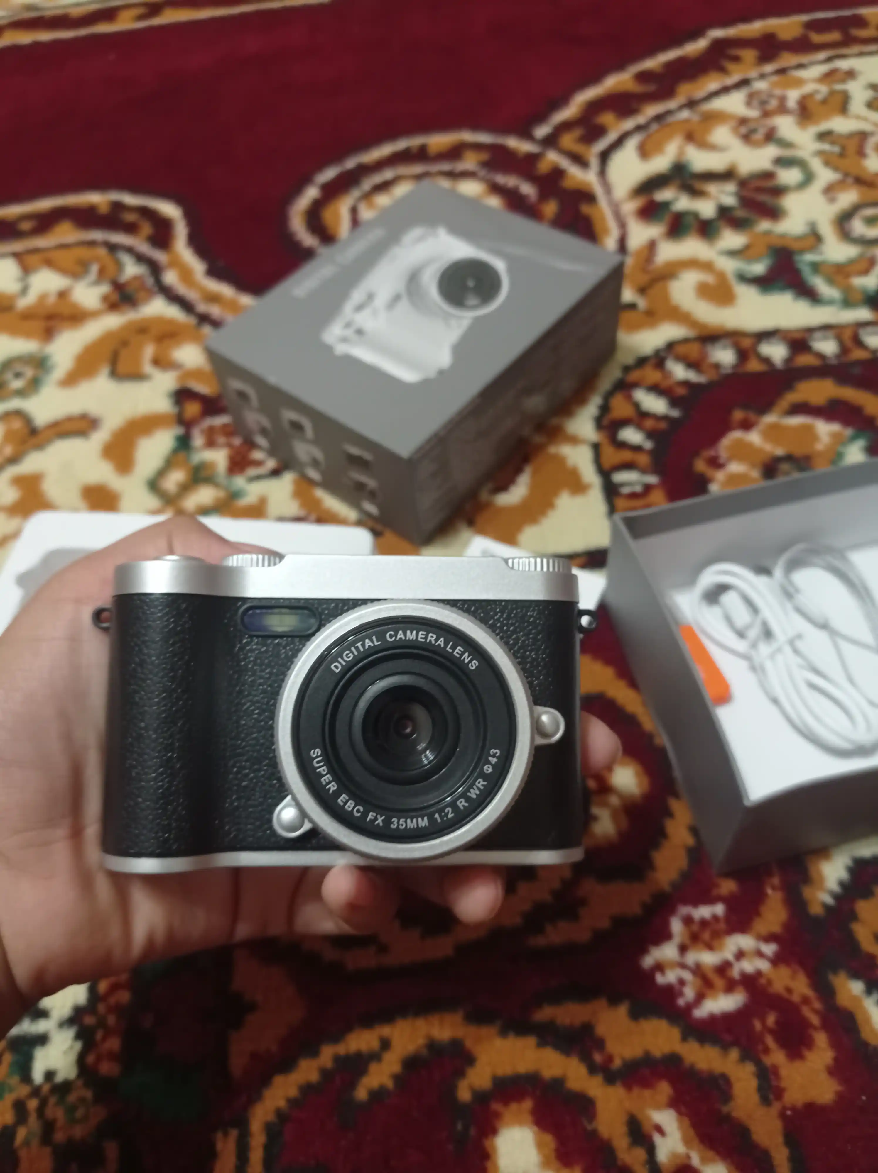 Portable digital point-and-shoot camera with HD 1080P, 8X digital zoom, AF focus