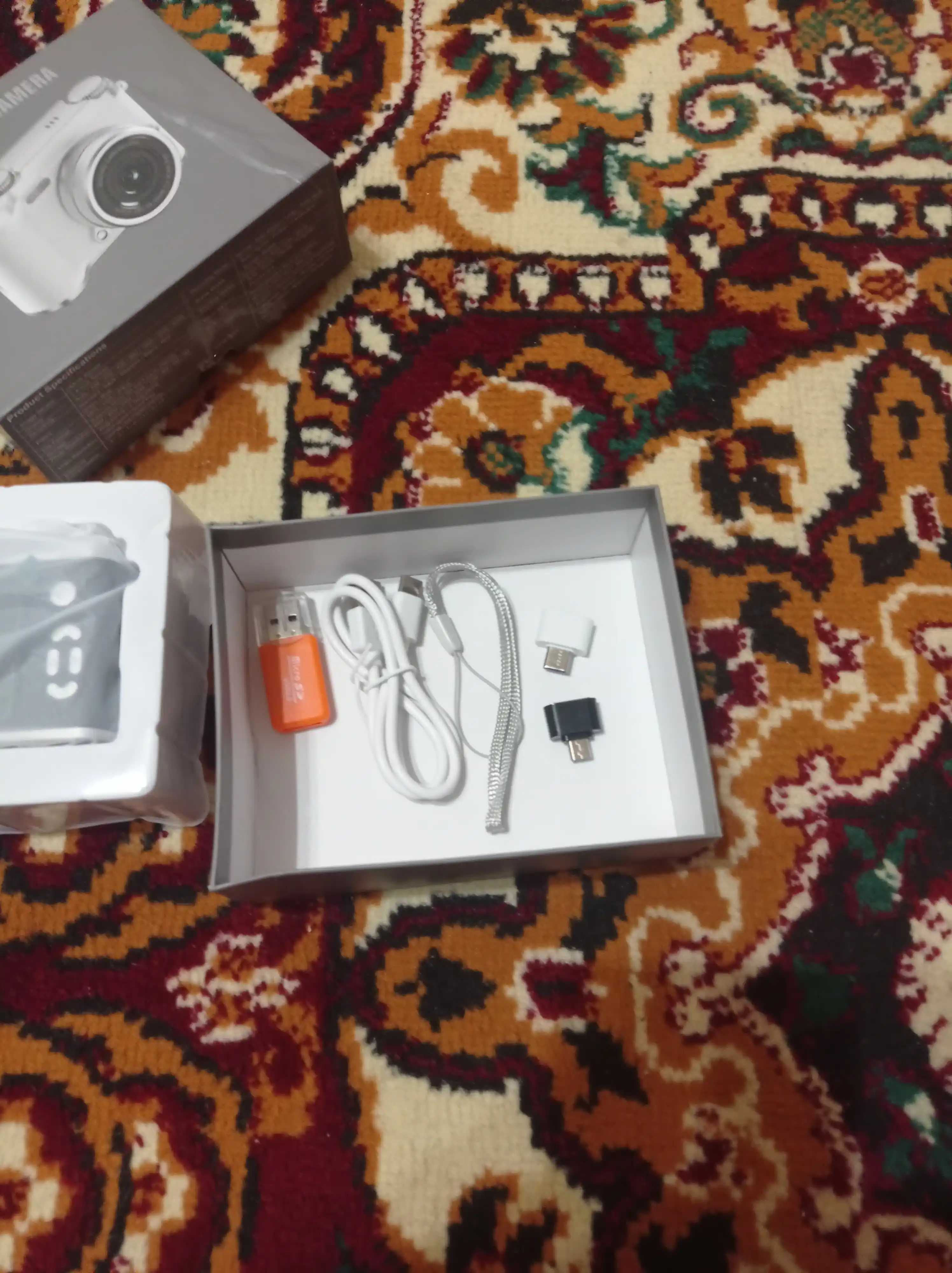 Portable digital point-and-shoot camera with HD 1080P, 8X digital zoom, AF focus