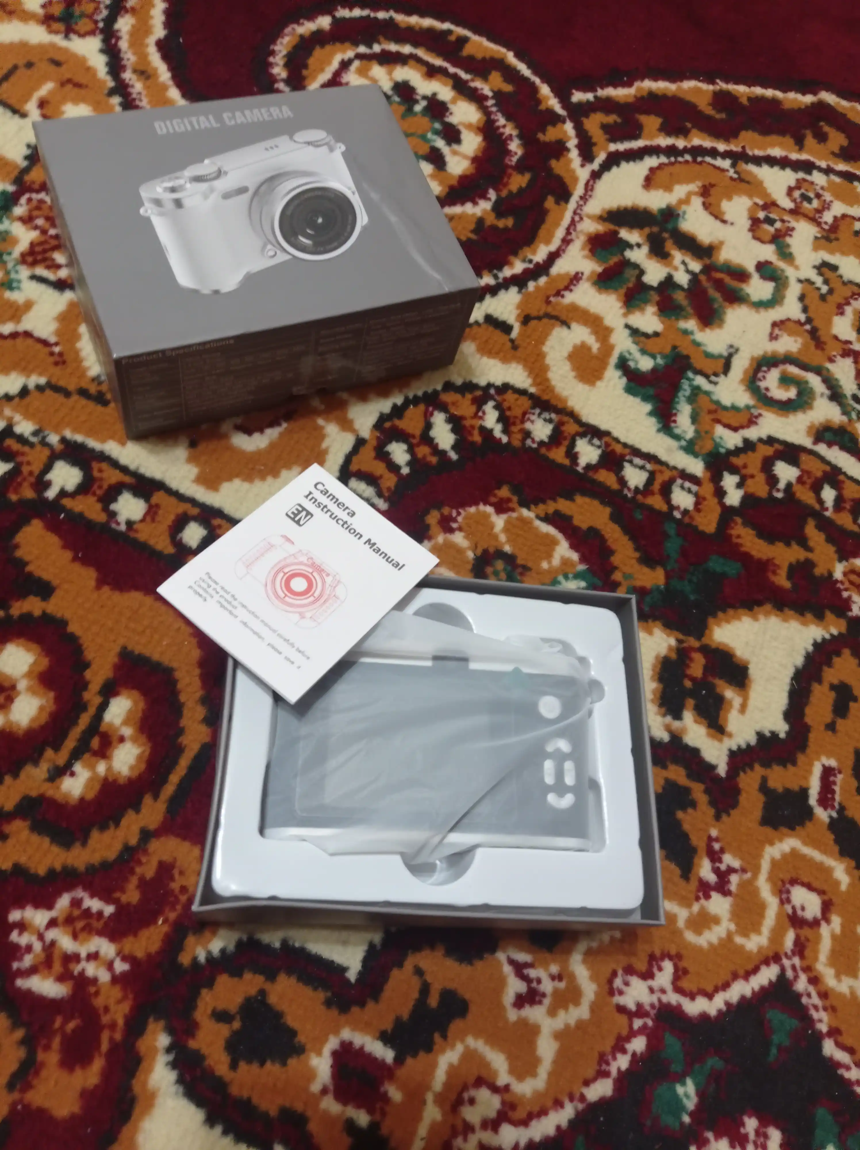 Portable digital point-and-shoot camera with HD 1080P, 8X digital zoom, AF focus
