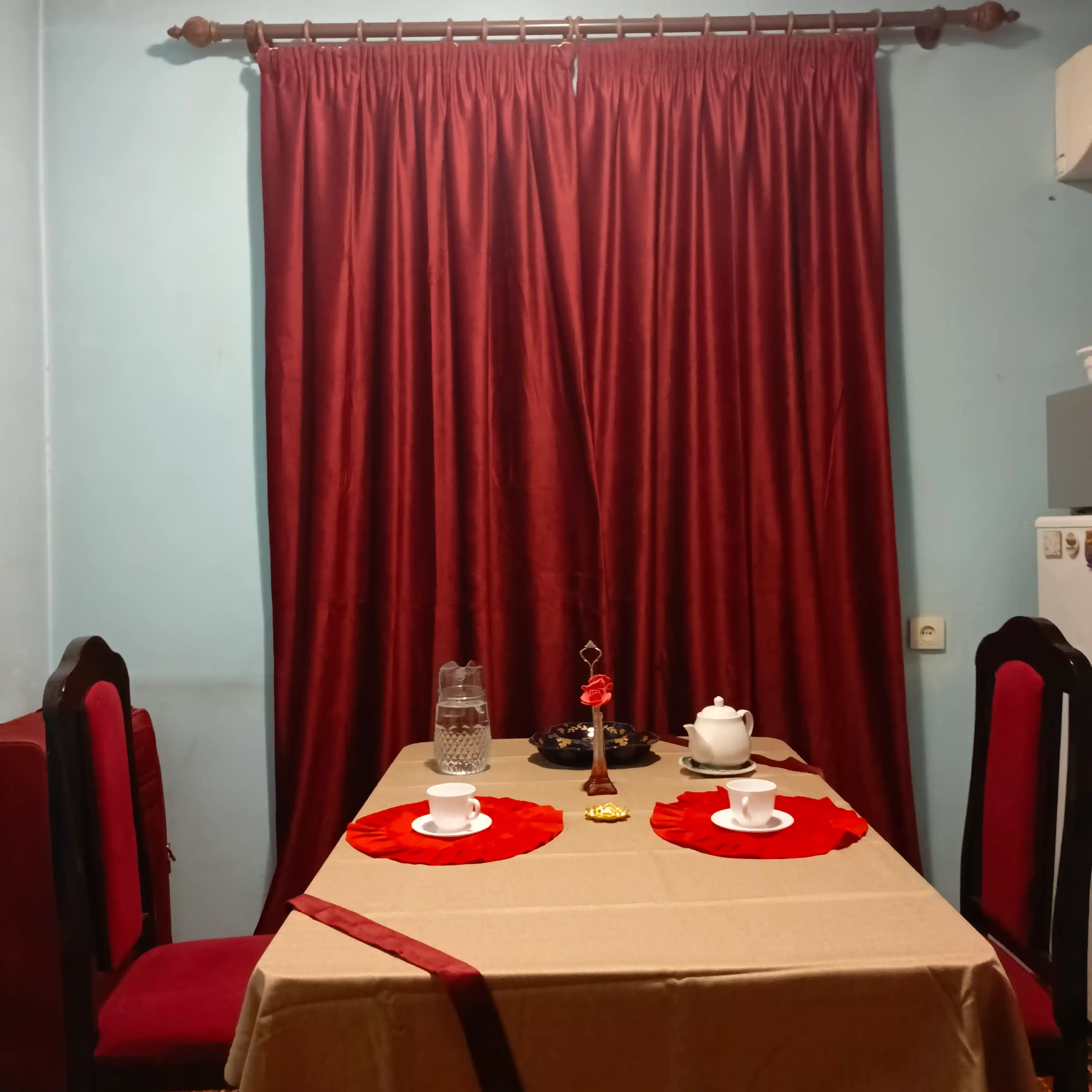 Parda quyoshdan himoya qiluvchi, 280x150 sm, bir rangli shtora yotoqxona va zal uchun