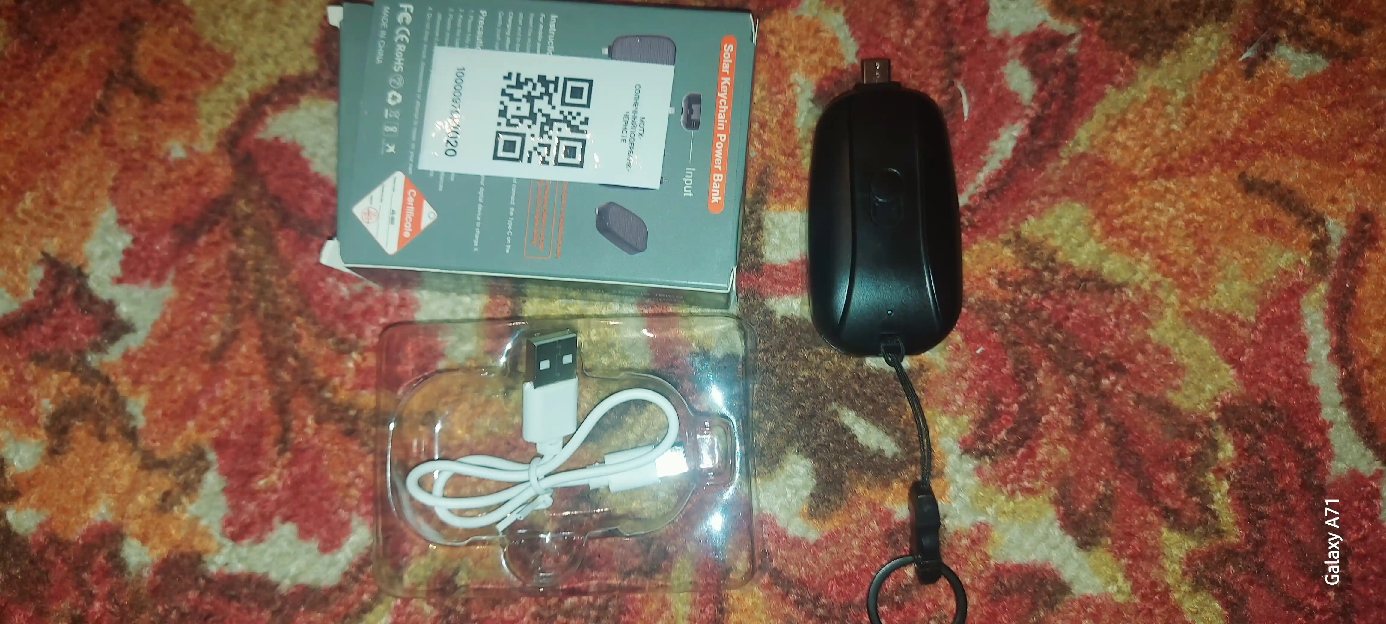 1500 mAh quyosh energiyasi bilan ishlaydigan portativ mini poverbank kalit zanjiri