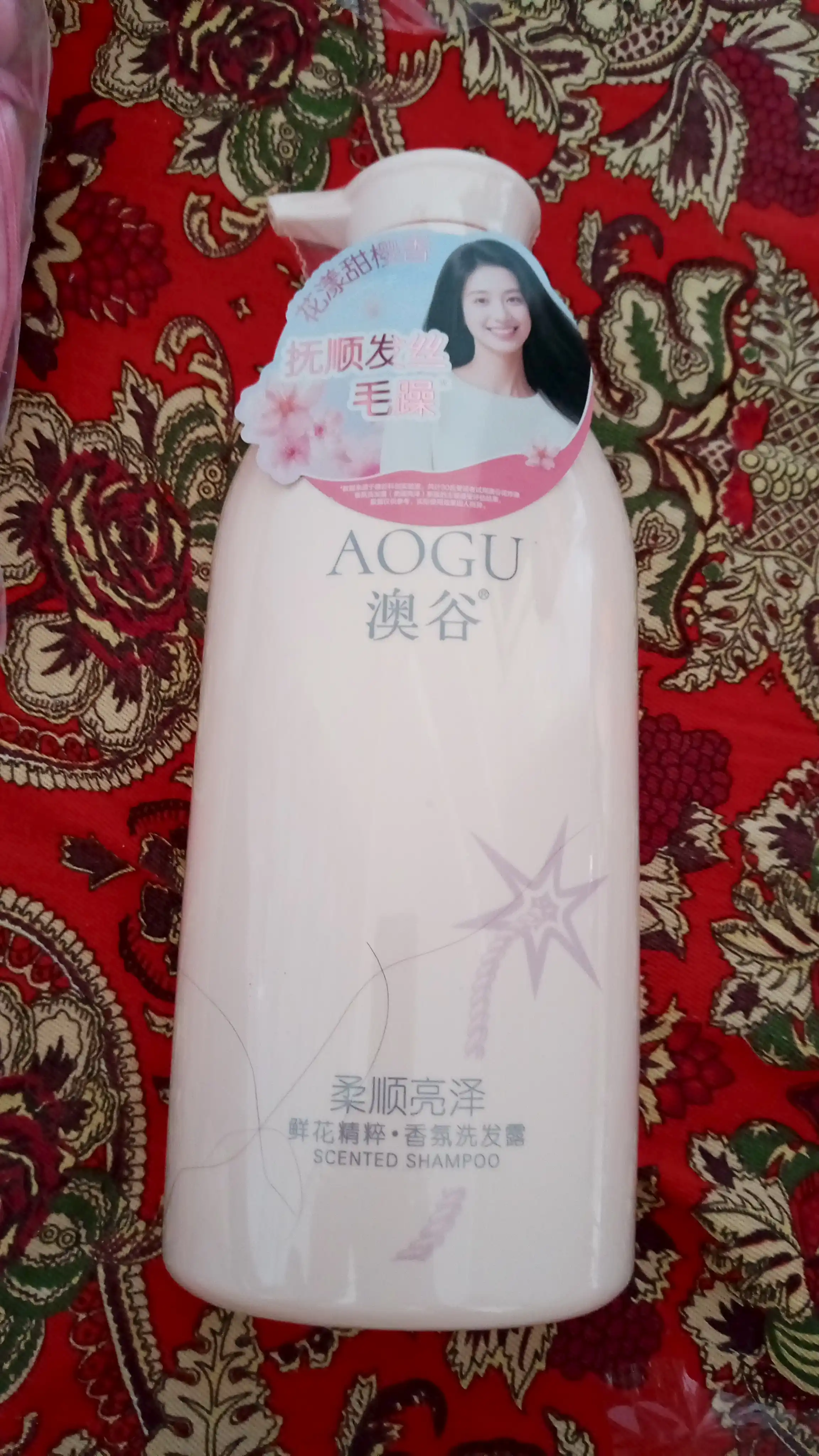 Shampun Gulli aromat, qazg'oqqa va qichishishga qarshi, 72 soat davomida yangilik, 550 ml