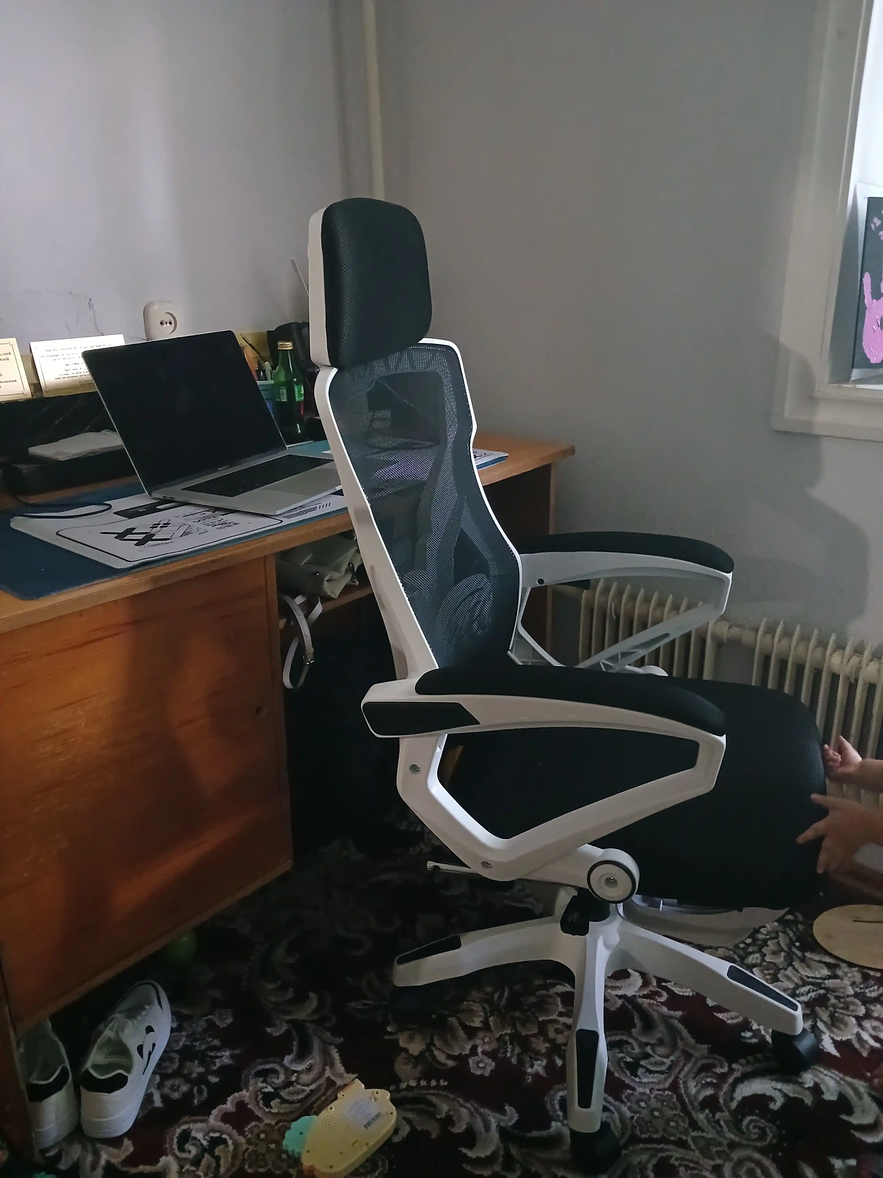 Ofis kreslosi, ergonomik,sozlanuvchan bosh suyanchig'i va bel suyanchig'i