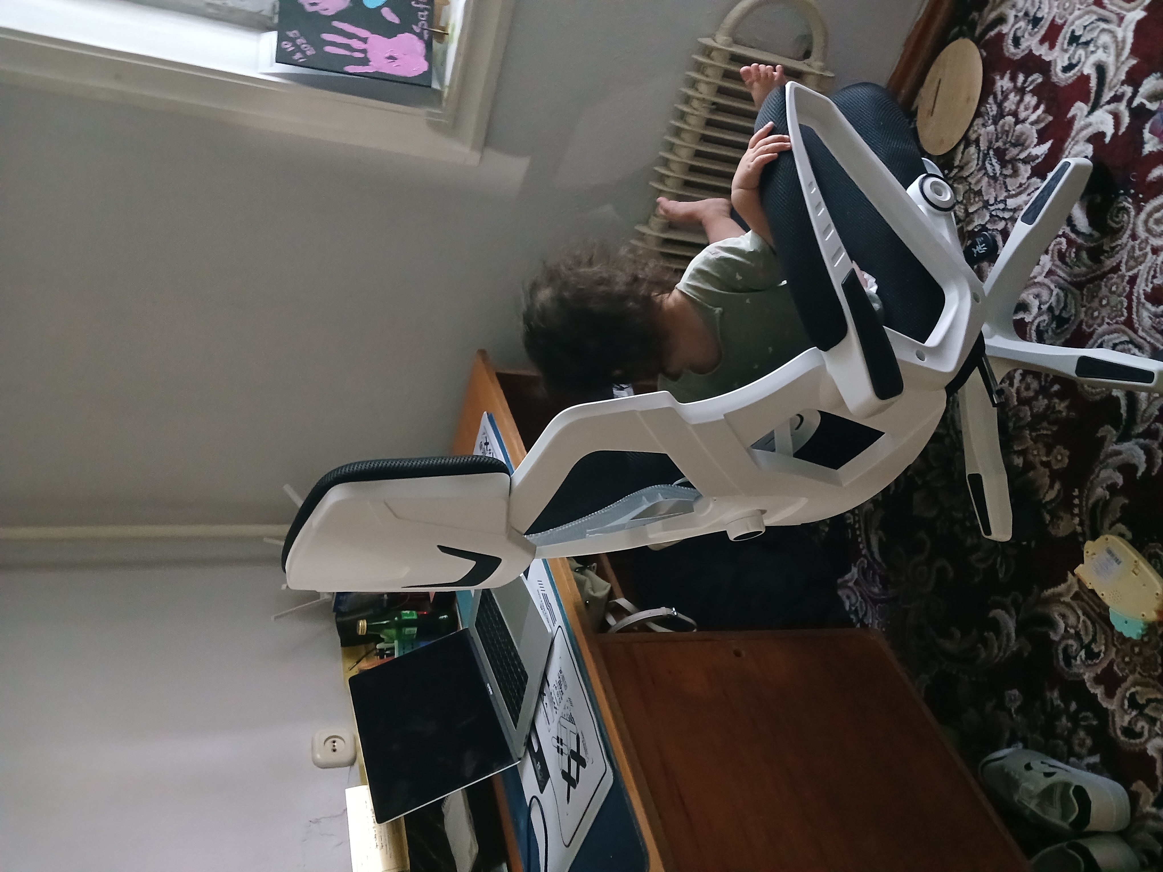 Ofis kreslosi, ergonomik,sozlanuvchan bosh suyanchig'i va bel suyanchig'i