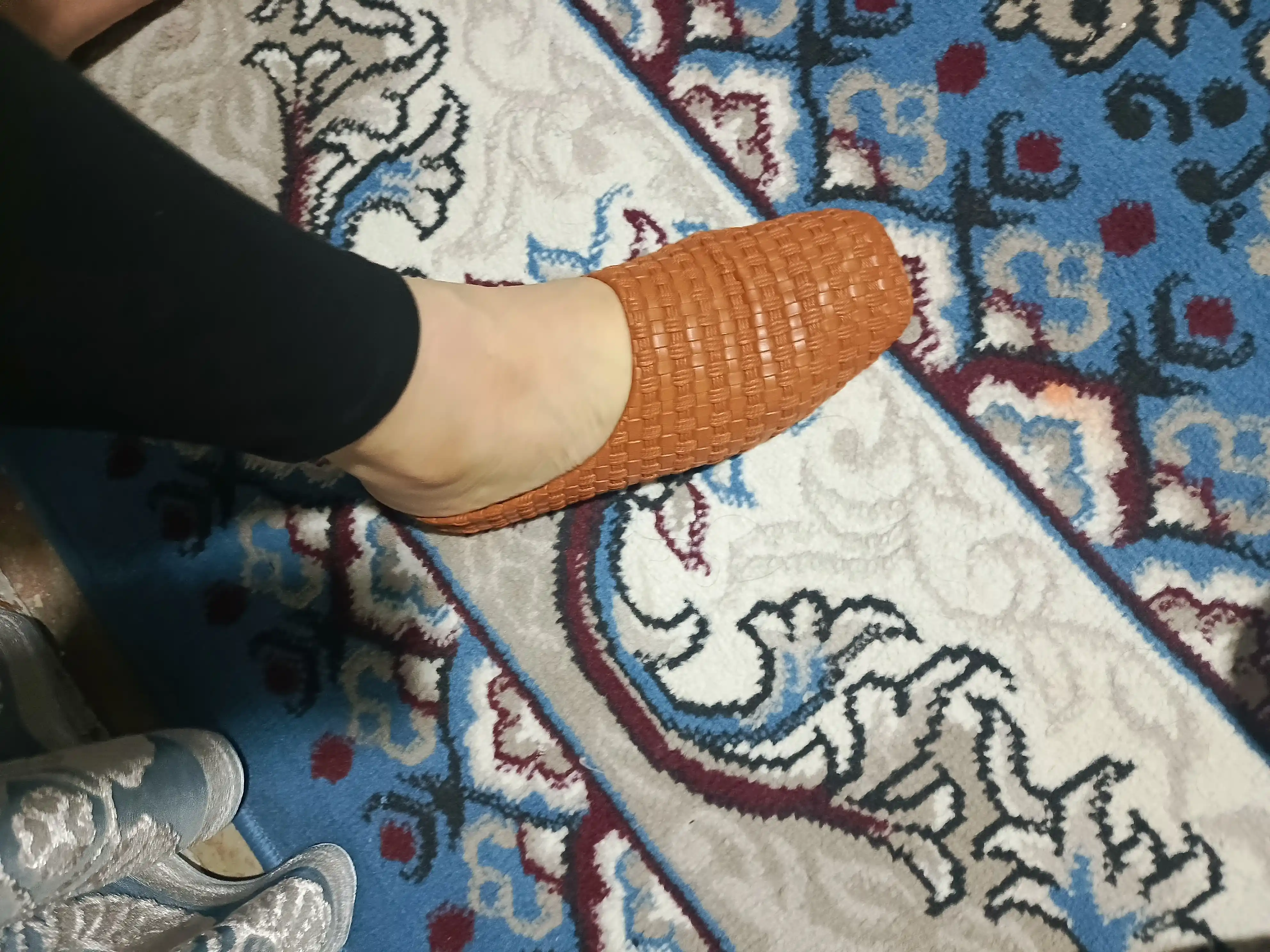 Ayollar uchun to‘rli myuli, ko‘cha va ofis uchun yozgi shippaklar