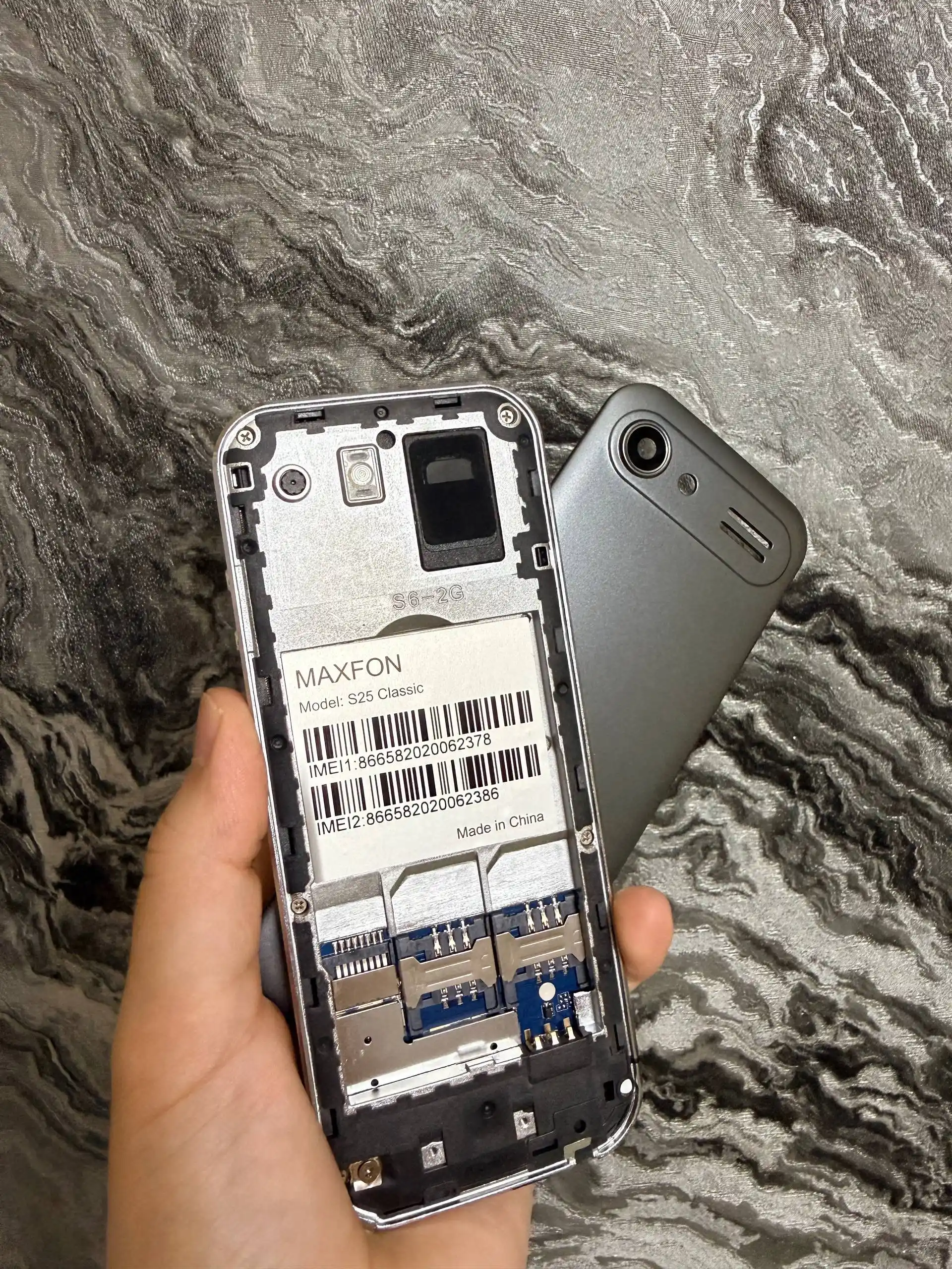 Maxfon S25 Classic tugmali telefon, 2 ta SIM-karta, baland ovoz, premium sifat
