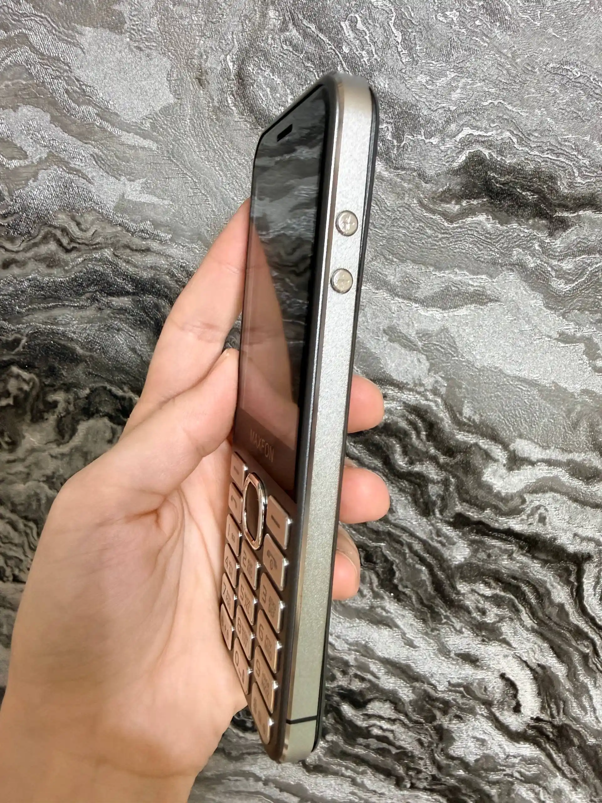 Maxfon S25 Classic tugmali telefon, 2 ta SIM-karta, baland ovoz, premium sifat