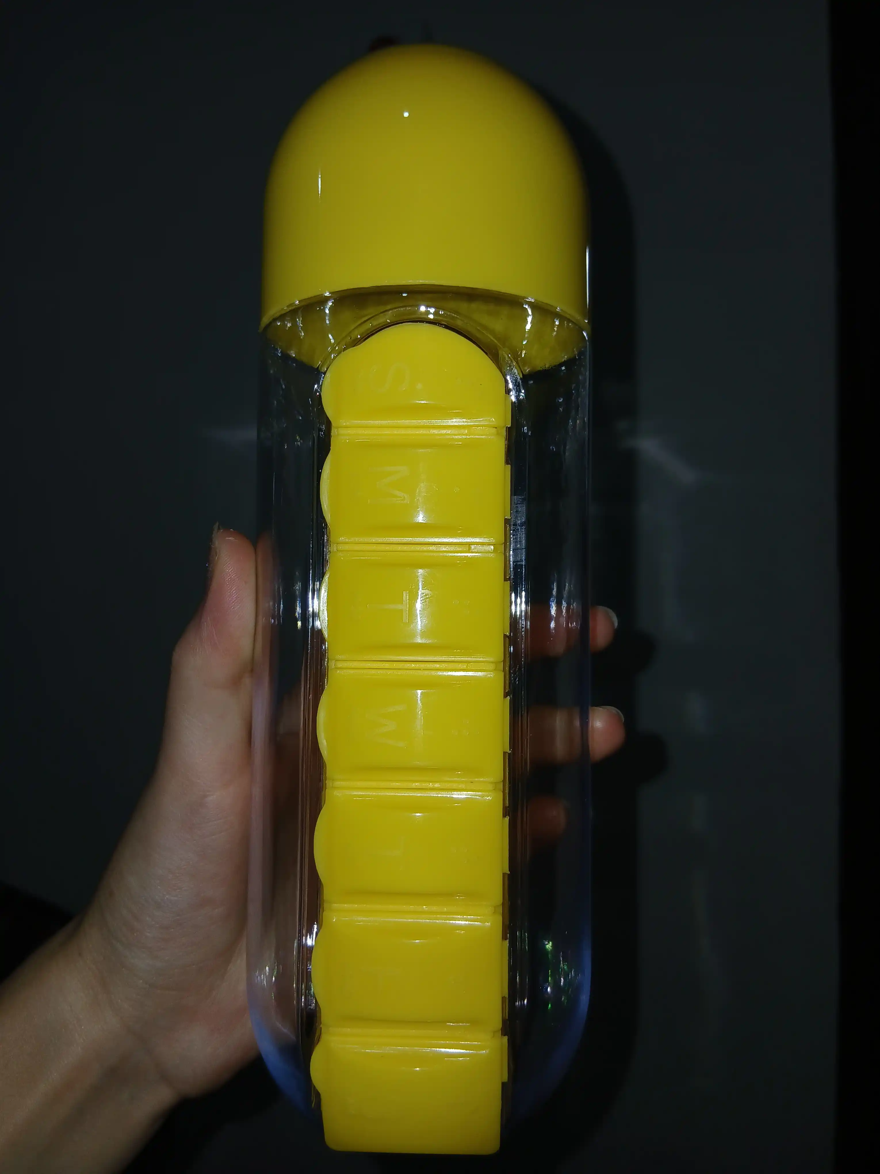 Tabletka organizerli suv butilkasi 600 ml, dori saqlashli sport idish, BPA Free
