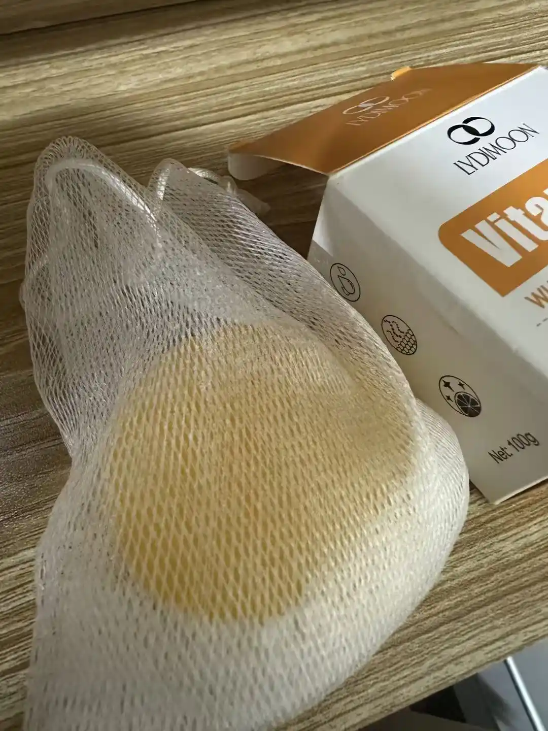 LYDIMOON Vitamin C oqartiruvchi sovun, tana va yuz uchun, namlantiradi, 100 g