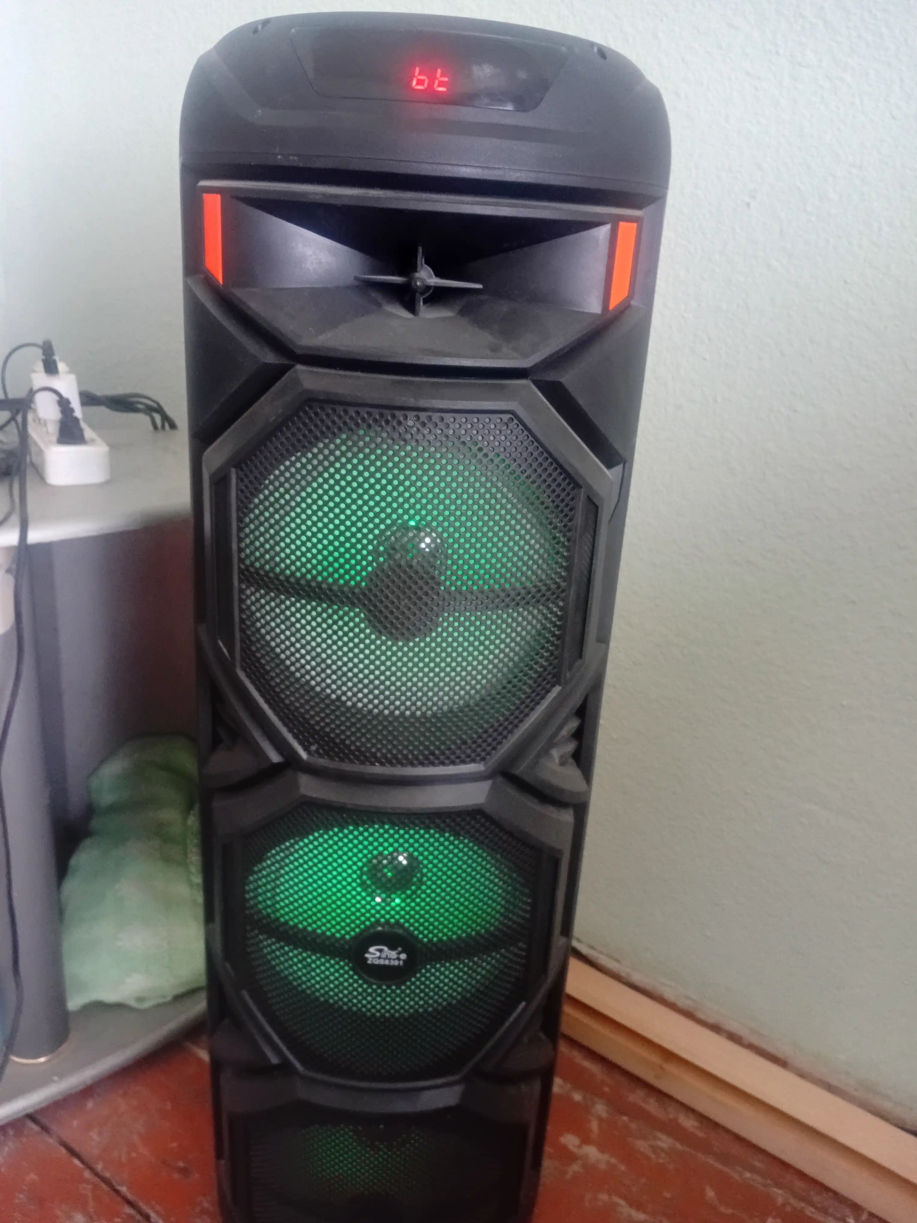 Kolonka, bluetooth simsiz portativ karnay, karaoke, RGB yoritgich va mikrofon, ZQS-8301