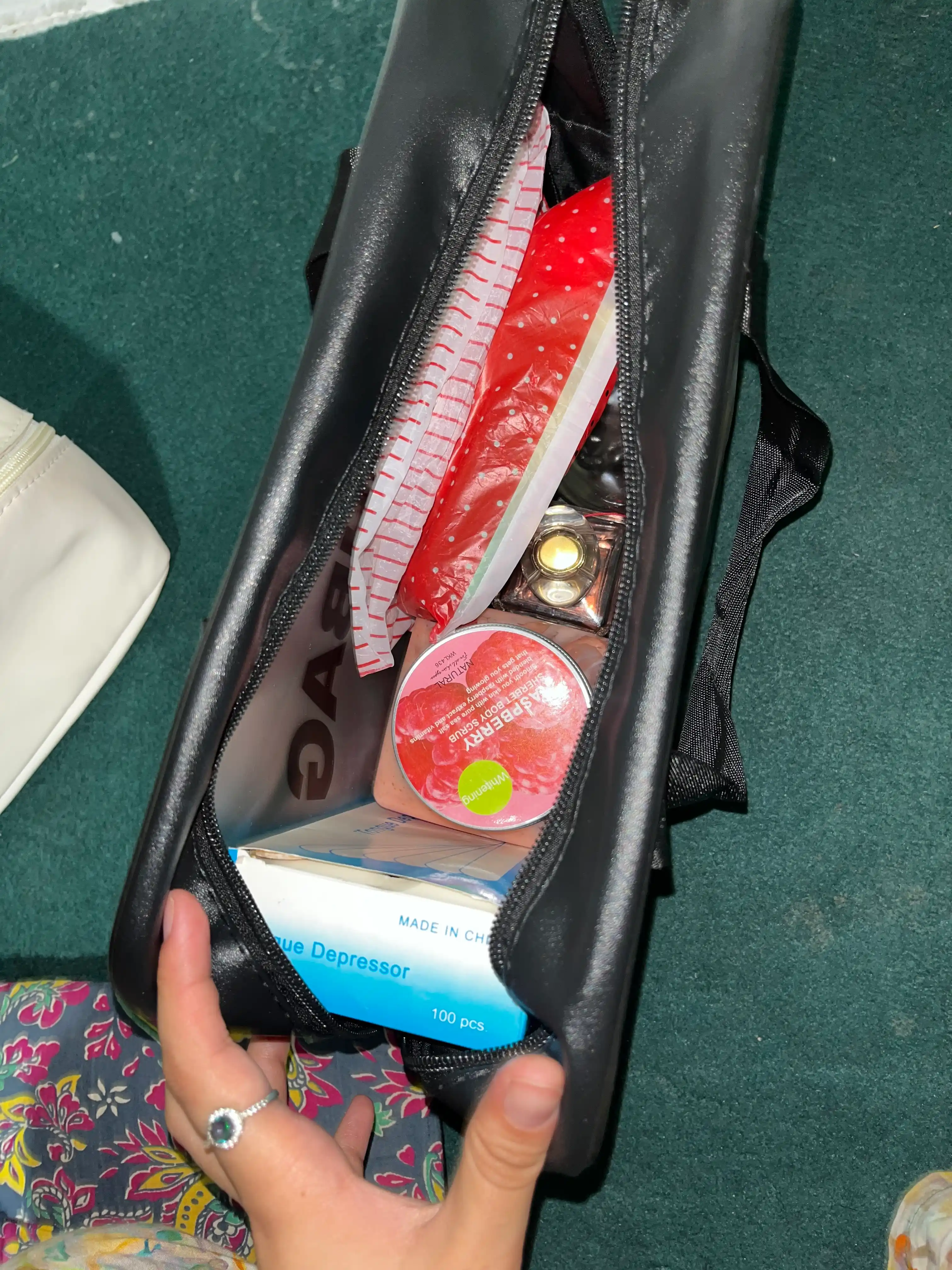 “WASHBAG” 4 xil o‘lchamli va 4 rangli suv o‘tkazmaydigan kosmetik sumkalar (PVX-neylon)