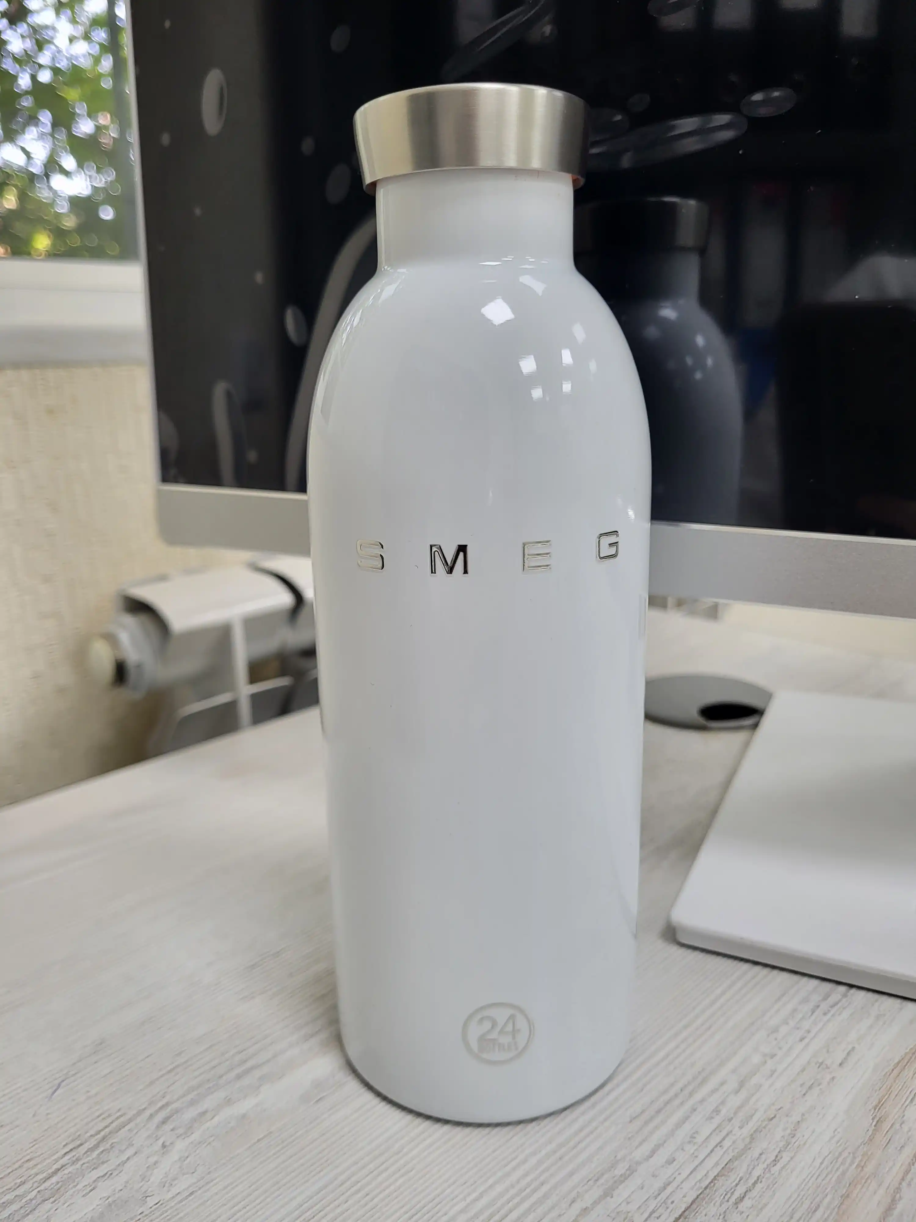 Термобутылка SMEG, модель 24 Bottles - сохраняет тепло 12 часов, холод 24 часов, 500 мл