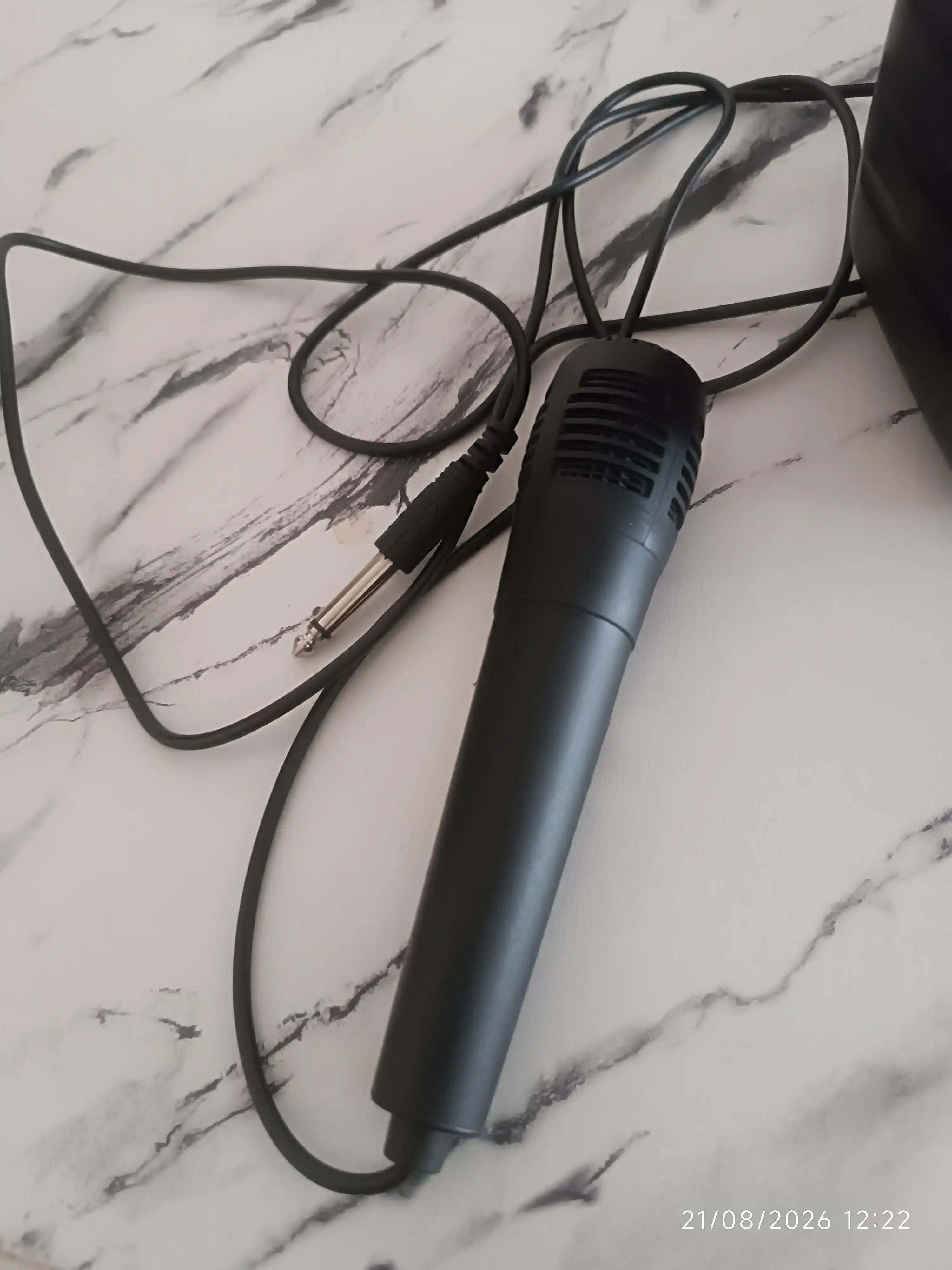 Simsiz katta karnay, karaoke musiqasi, mikrofon, pult va RGB yoritgich
