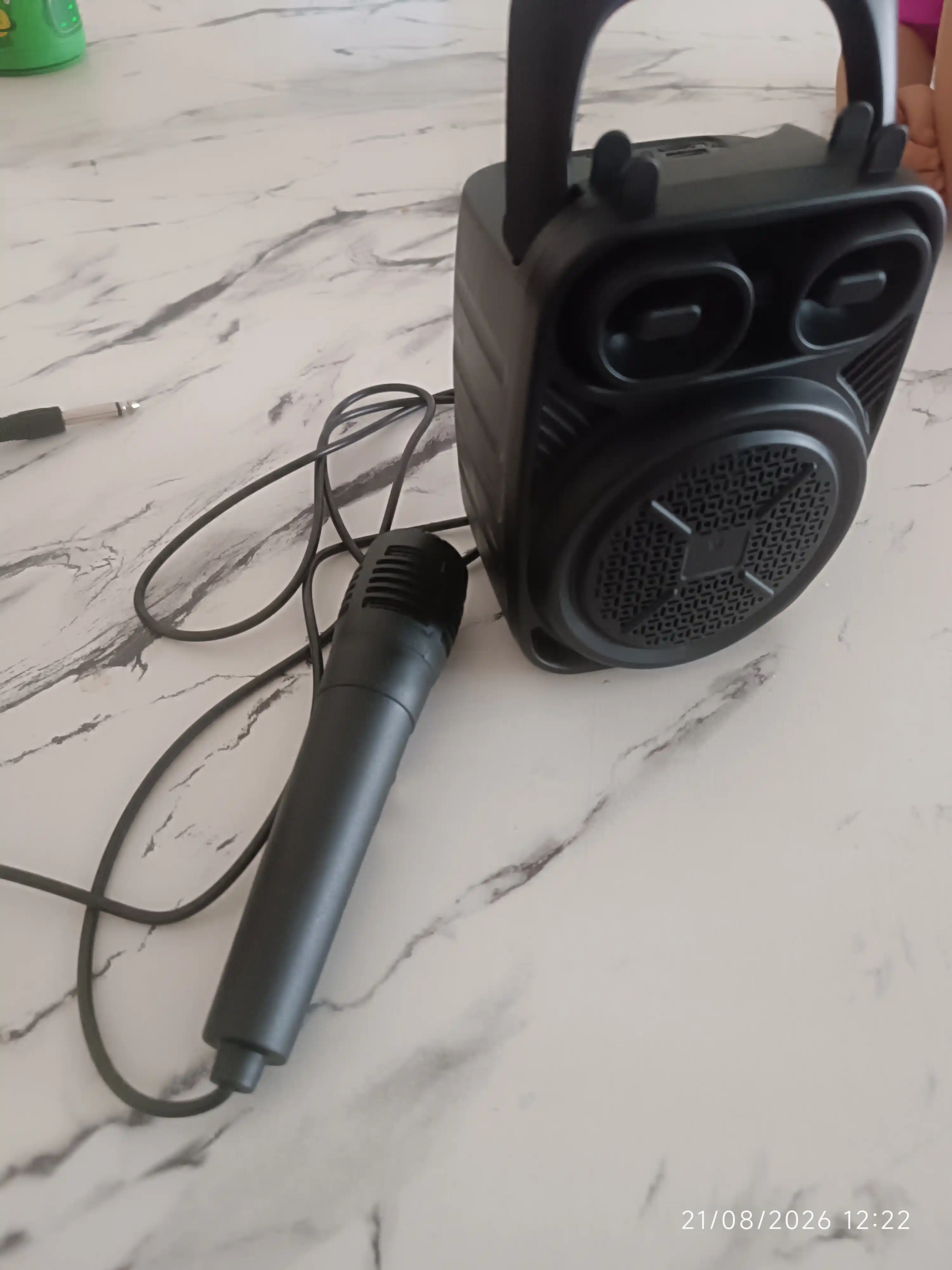Simsiz katta karnay, karaoke musiqasi, mikrofon, pult va RGB yoritgich