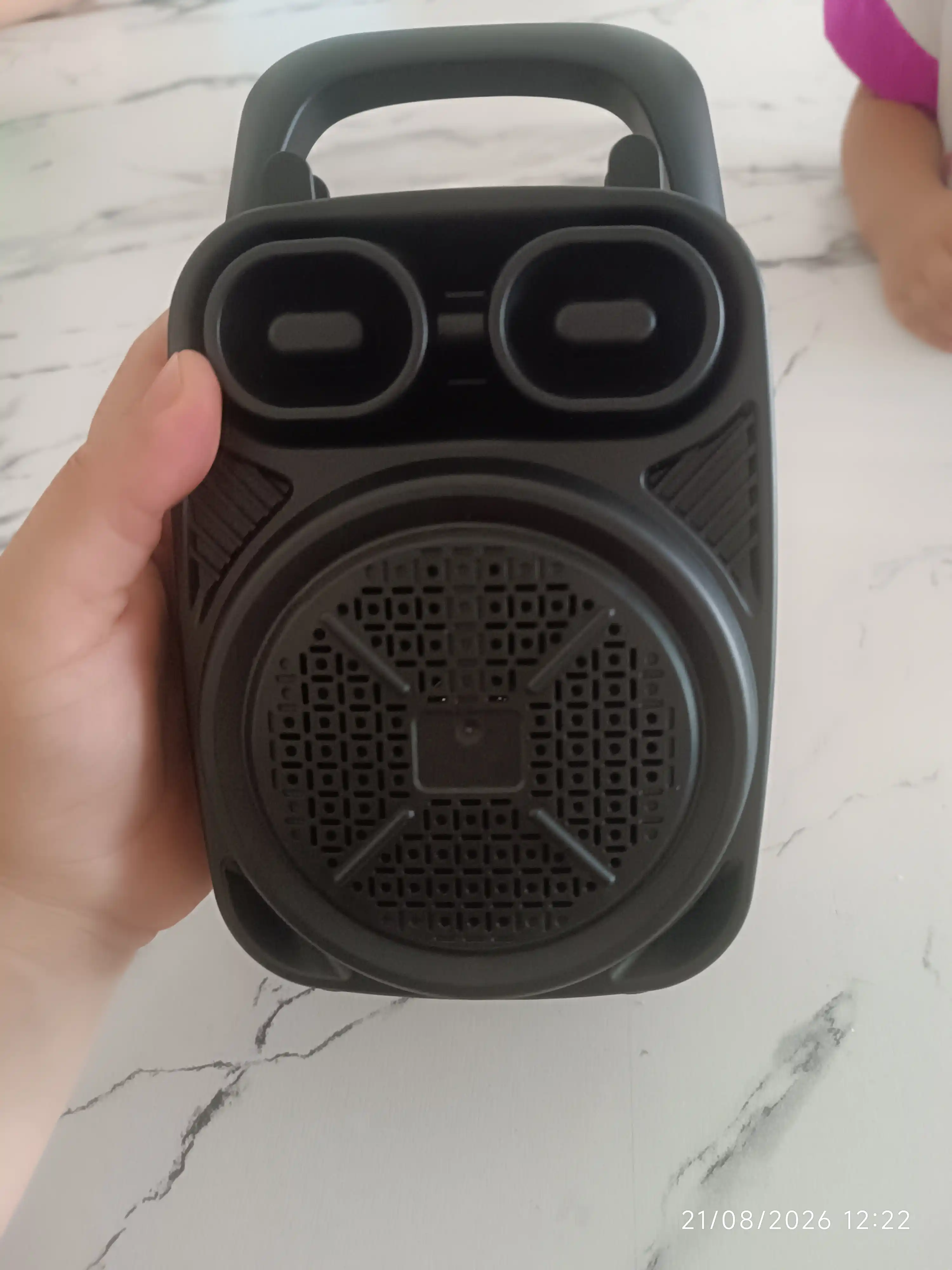 Simsiz katta karnay, karaoke musiqasi, mikrofon, pult va RGB yoritgich