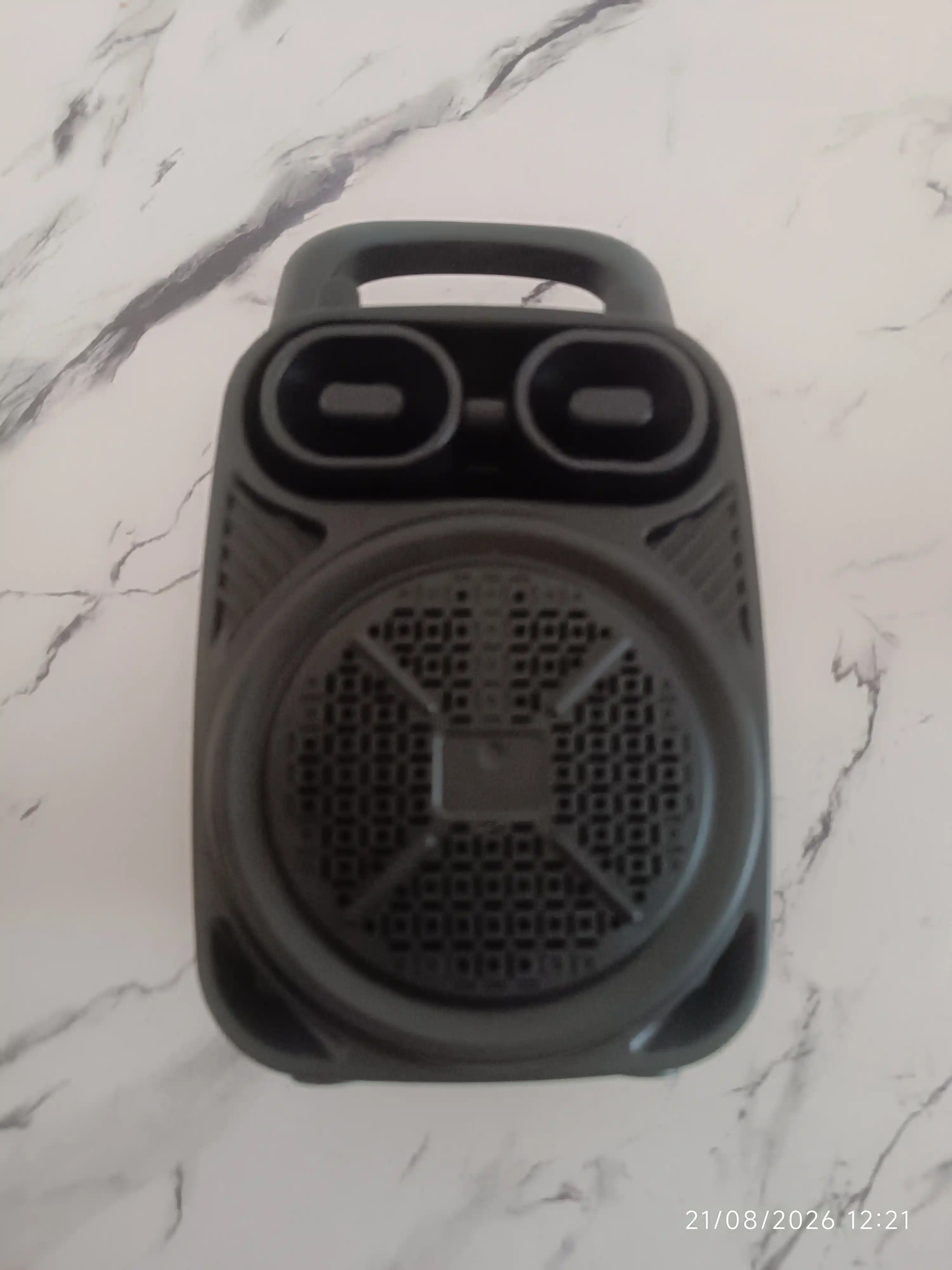 Simsiz katta karnay, karaoke musiqasi, mikrofon, pult va RGB yoritgich