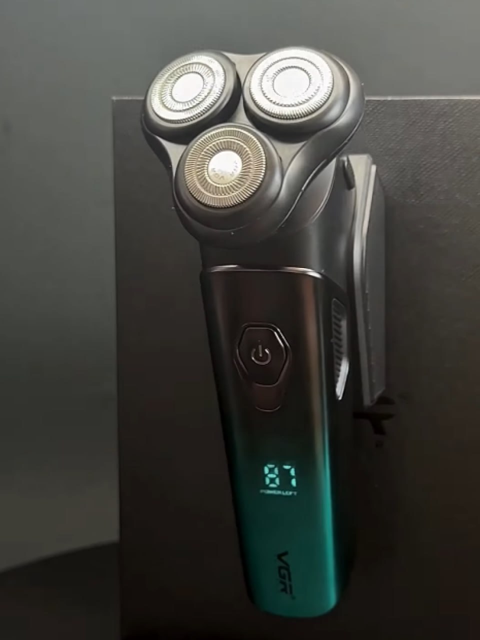 Quruq va nam soqol olish uchun elektr ustara, VGR V-306, 318