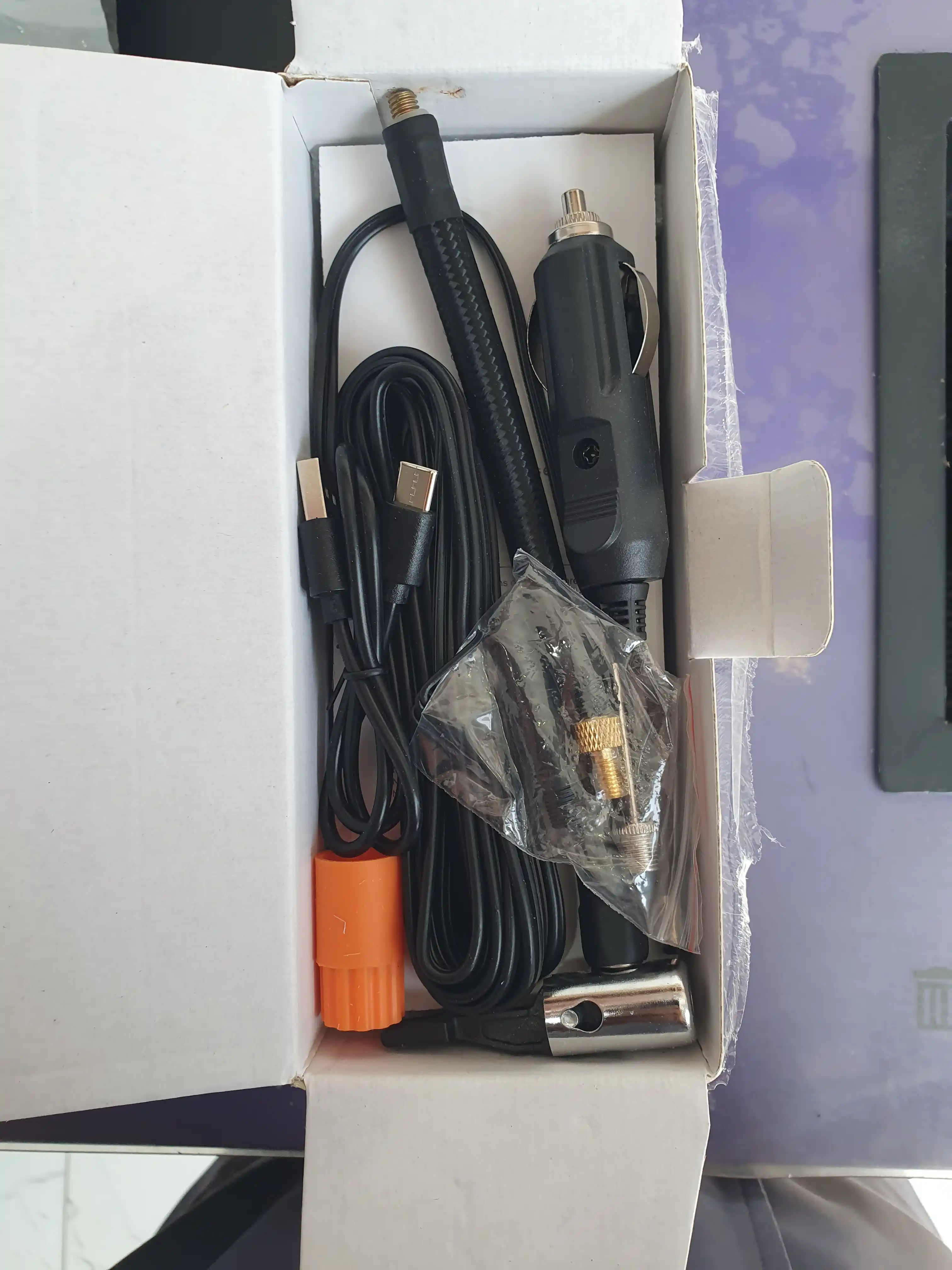 Portativ simsiz kompressor 5 tasi 1da – Power Bank, LED chiroq, SOS, raqamli displey