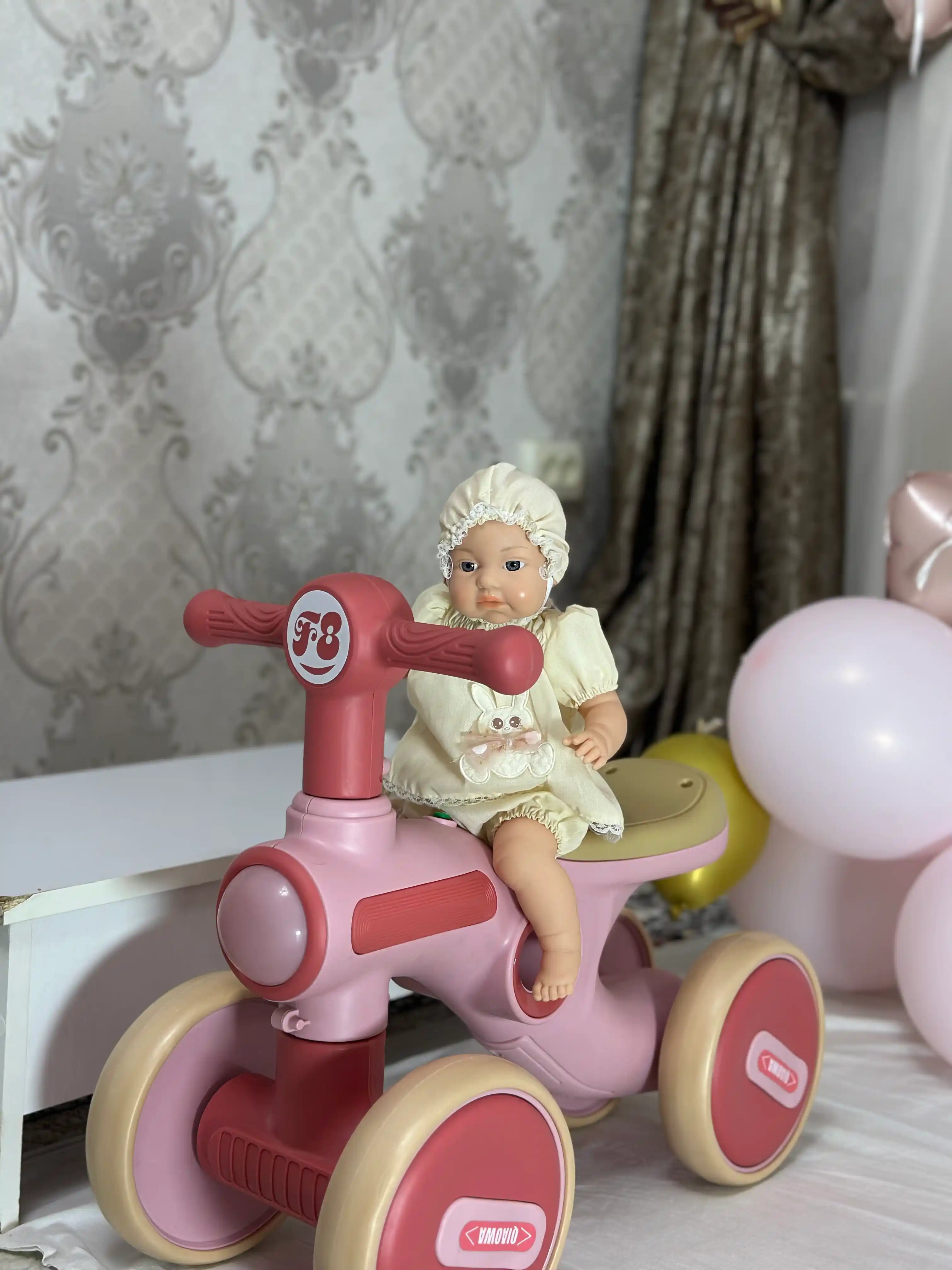 Bolalar to‘rt g‘ildirakli muvozanatlovchi velosipedi, pedalsiz, tolokar, aravacha