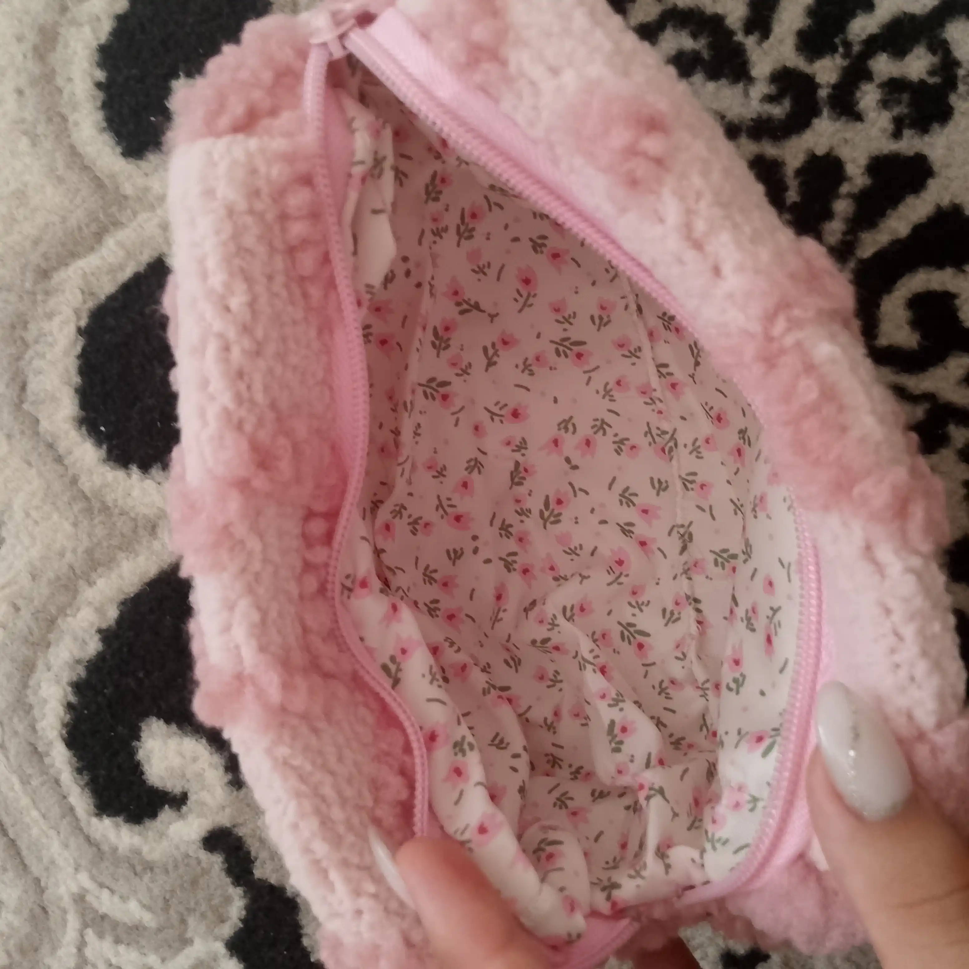 Kosmetik sumka ayollar va qizlar uchun, yurakchali, 3 xil rangda