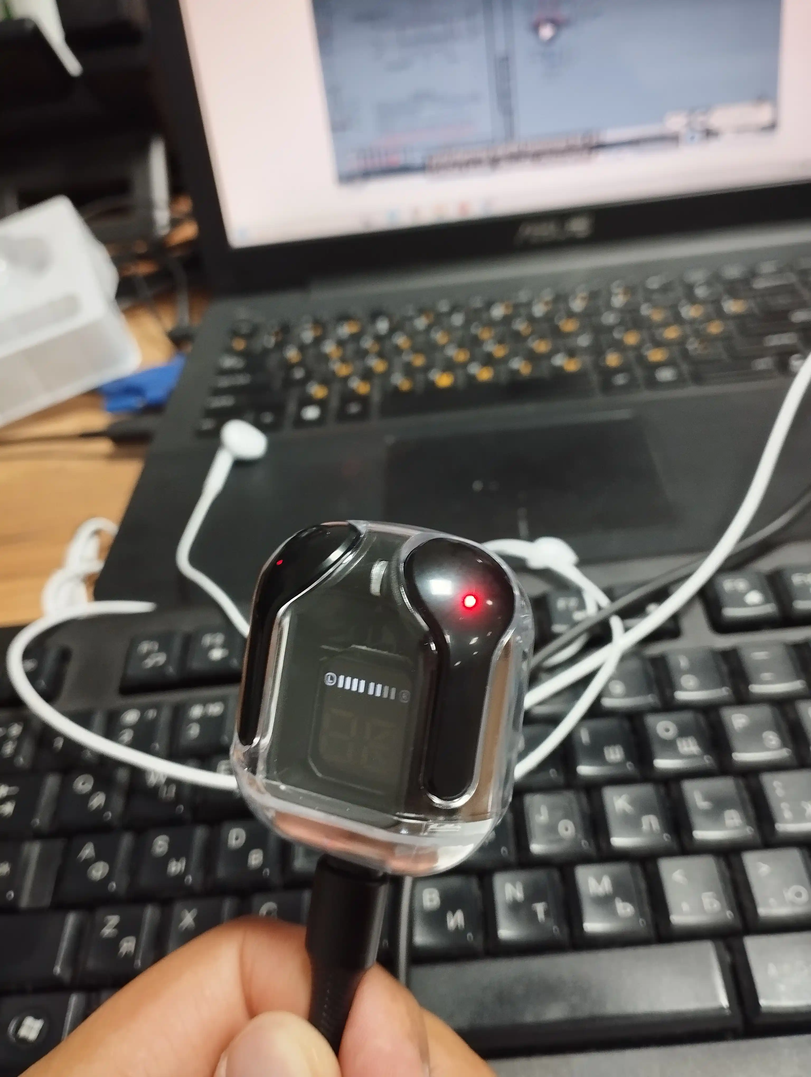 AIBT Bluetooth 5.3 TWS simsiz quloqchinlari, LED displey va Type-C zaryadlash qutisi bilan