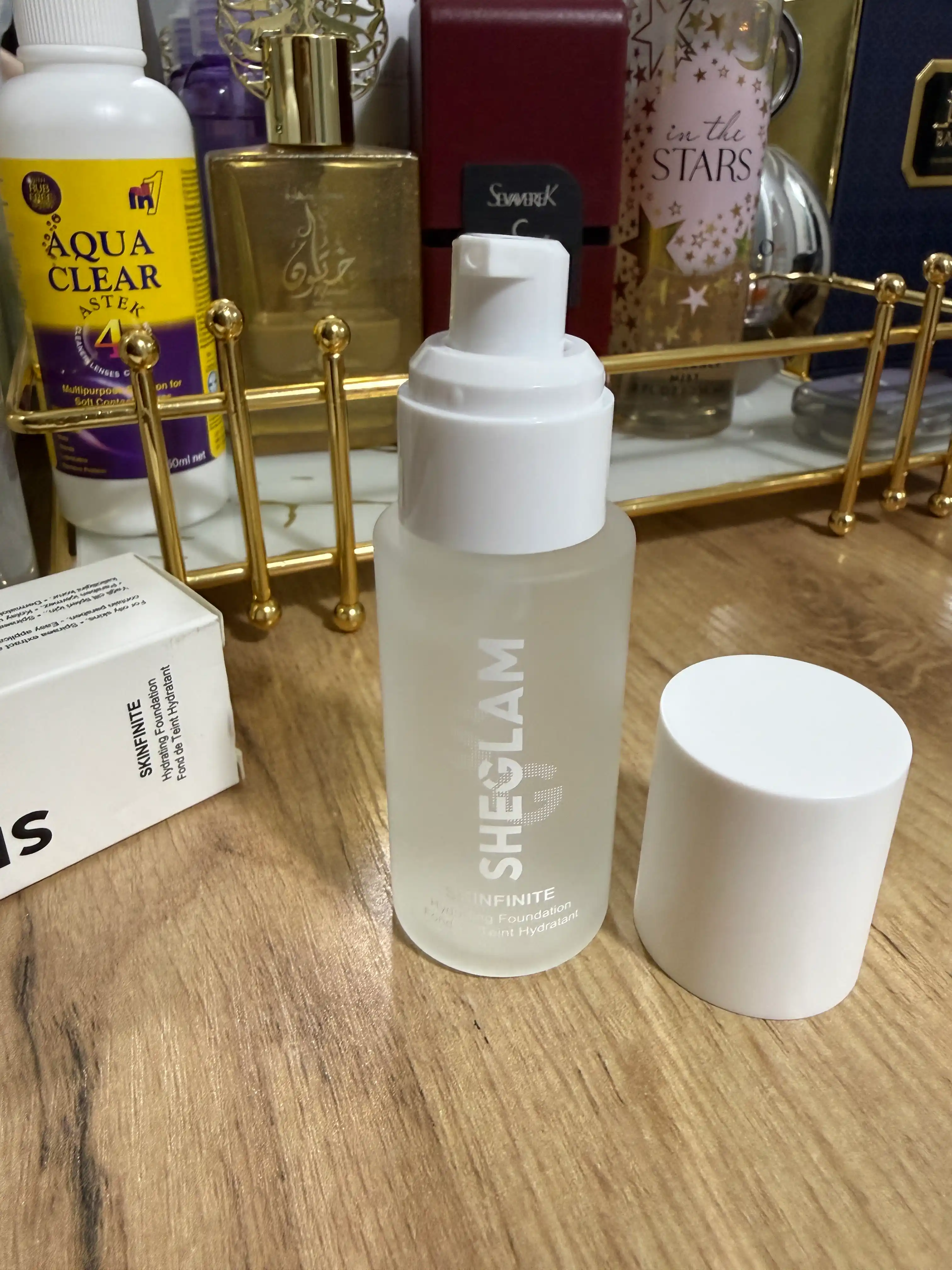 Sheglam makiyaj uchun asos, yuz uchun namlovchi tonal krem SKINFINITE 40 ml