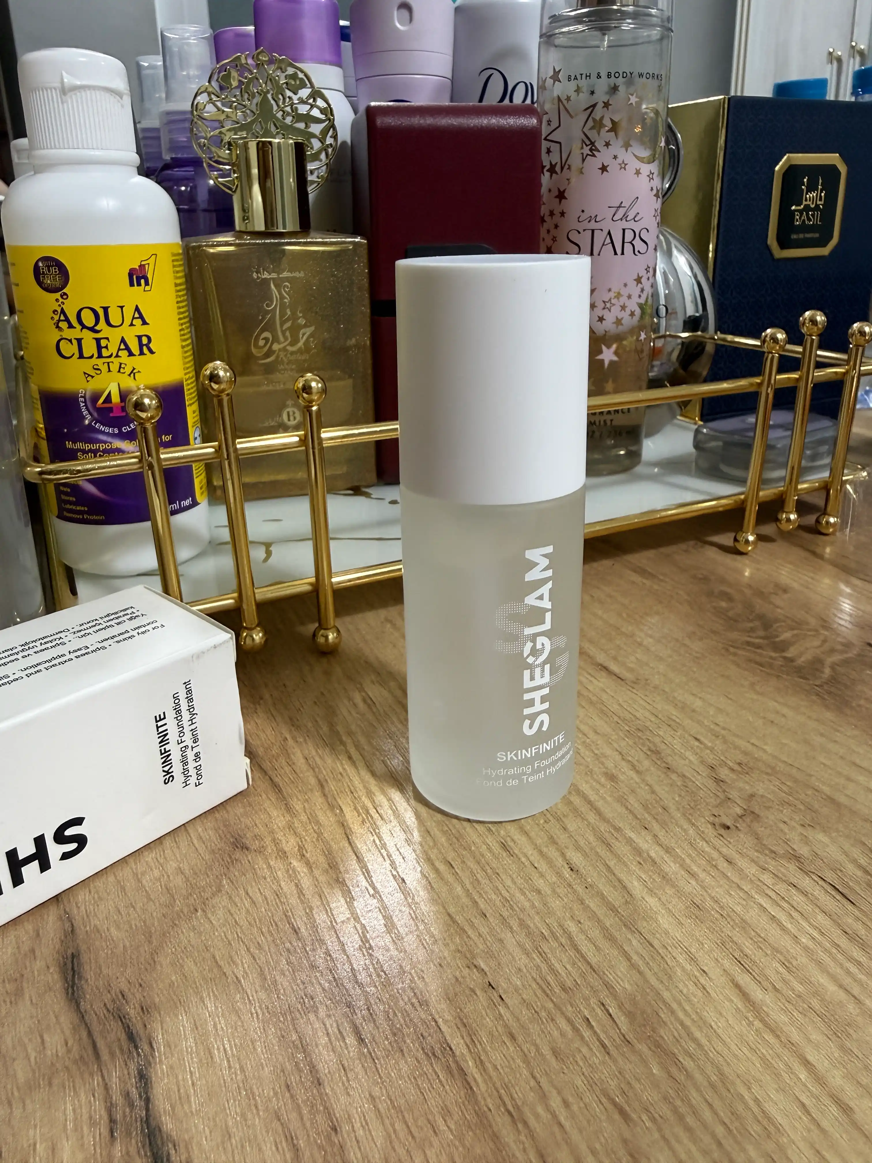Sheglam makiyaj uchun asos, yuz uchun namlovchi tonal krem SKINFINITE 40 ml