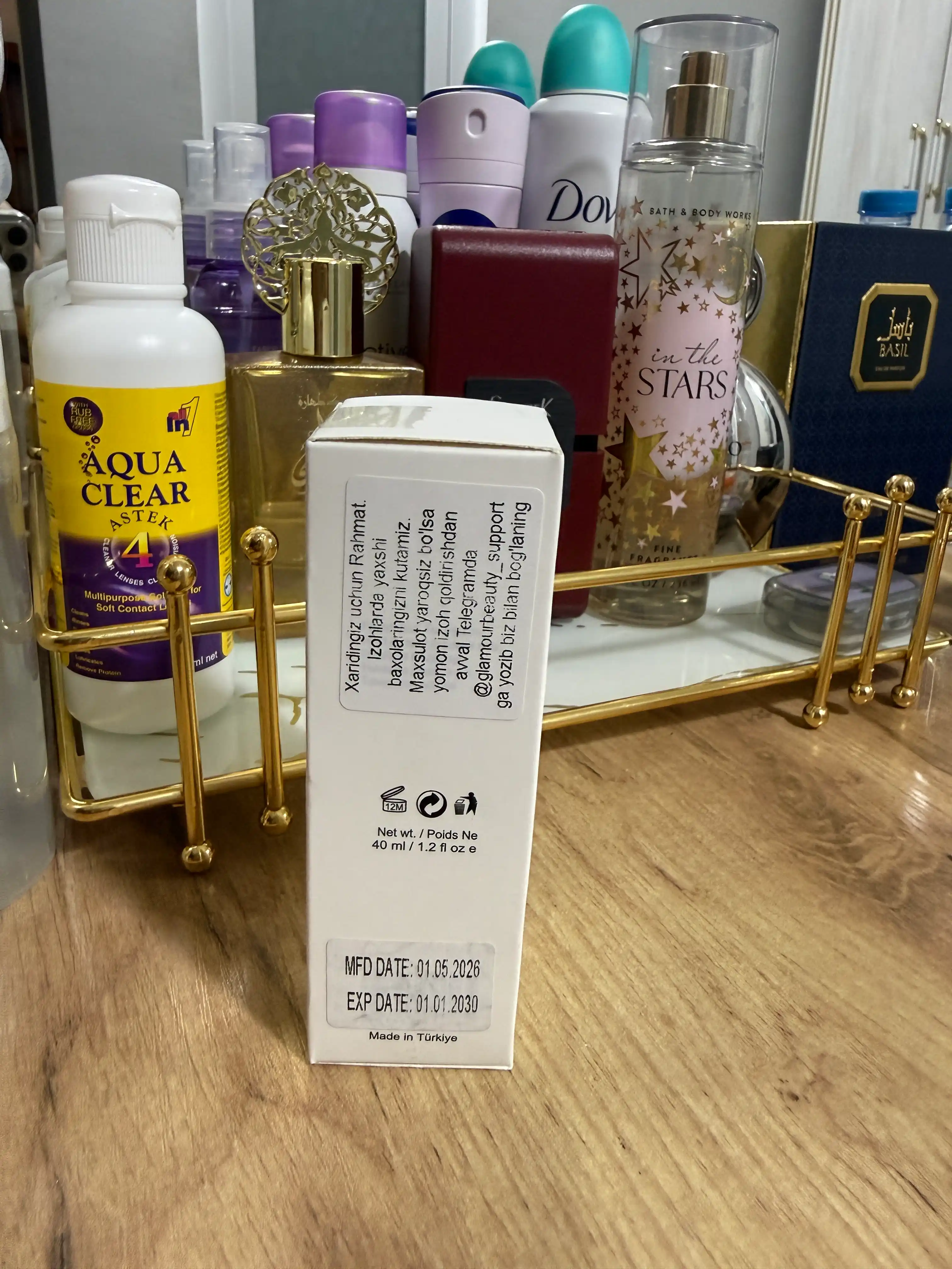 Sheglam makiyaj uchun asos, yuz uchun namlovchi tonal krem SKINFINITE 40 ml