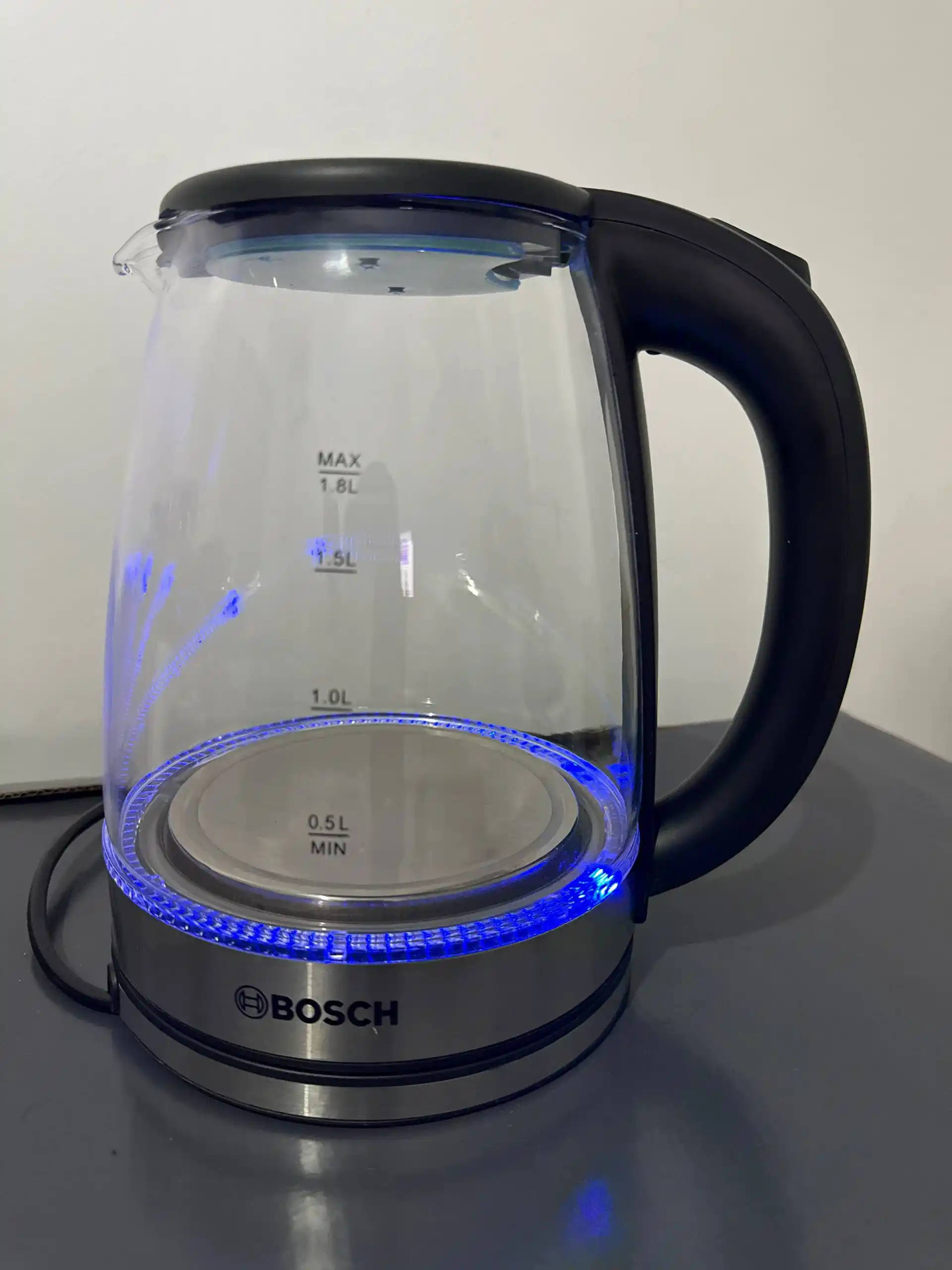 Elektr choynak, 1.8 l 1500-2000 Vt, LED yoritgich va mustahkam konstruksiya