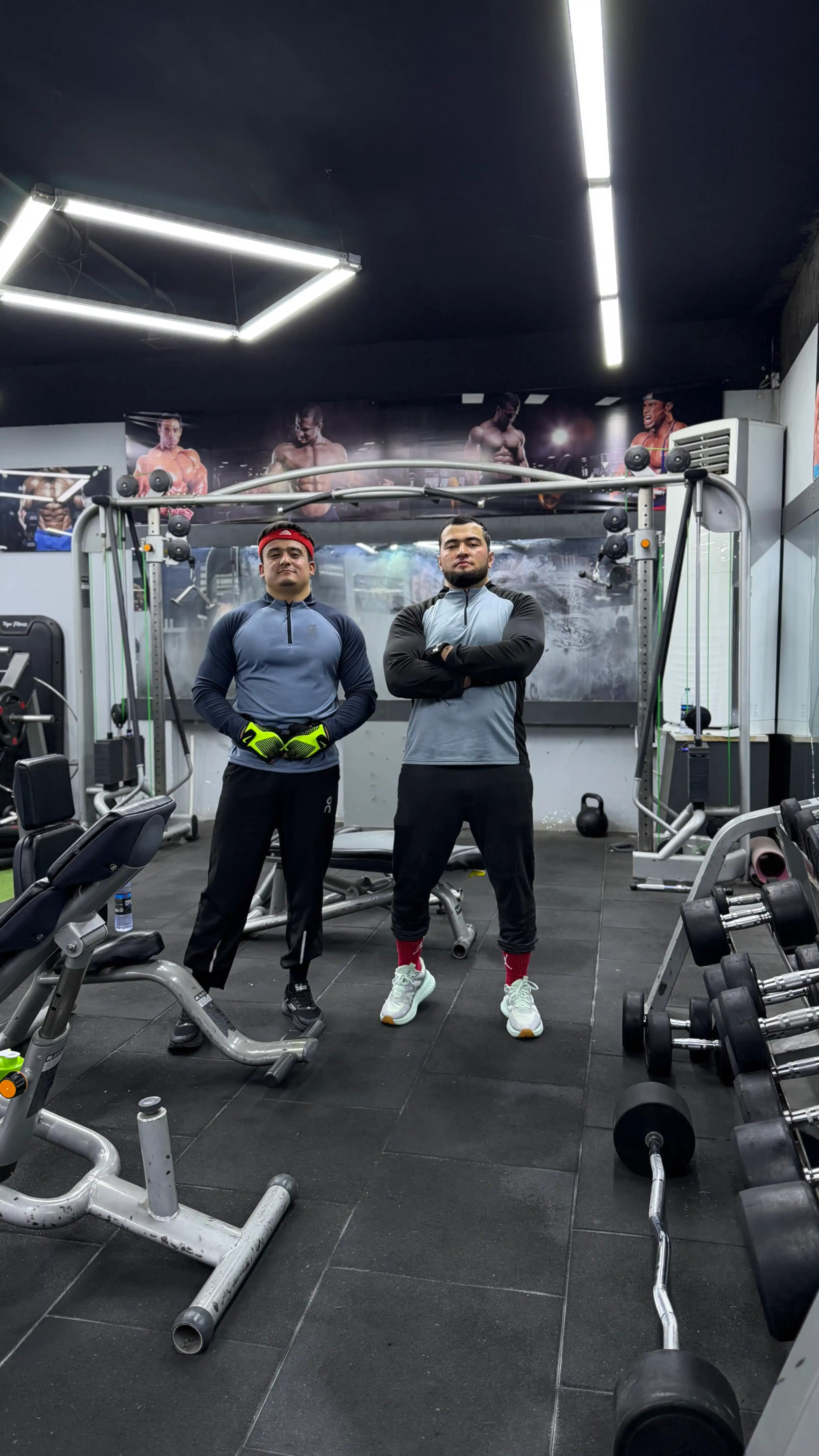 Erkaklar sport kostyumi longsliv+shim, tez quriydigan, yugurish, fitness uchun rashgard