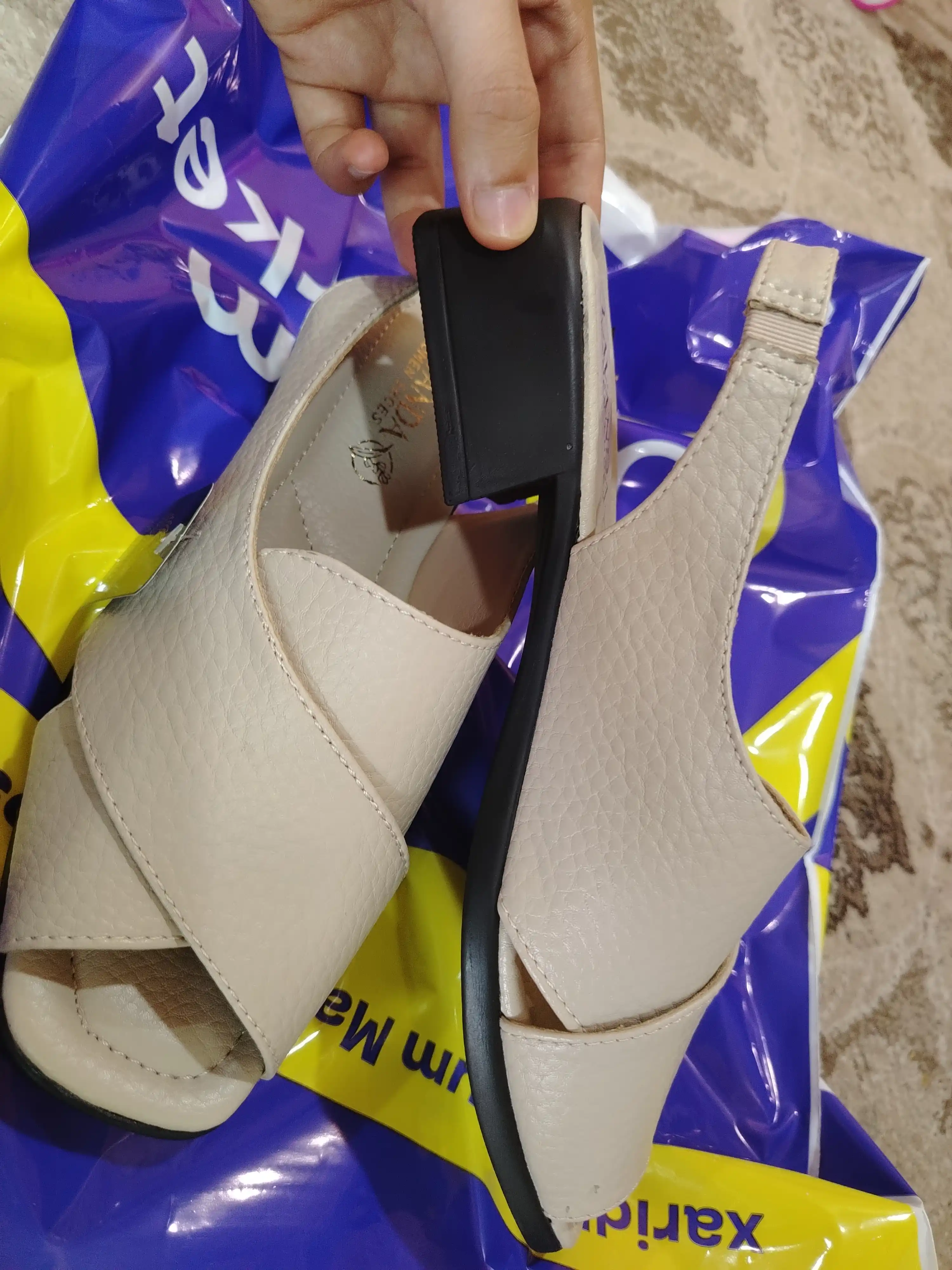 Ayollar yozgi-kuzgi sandalilari, ayollar bosonojkalari, yengil va yumshoq poyabzallar