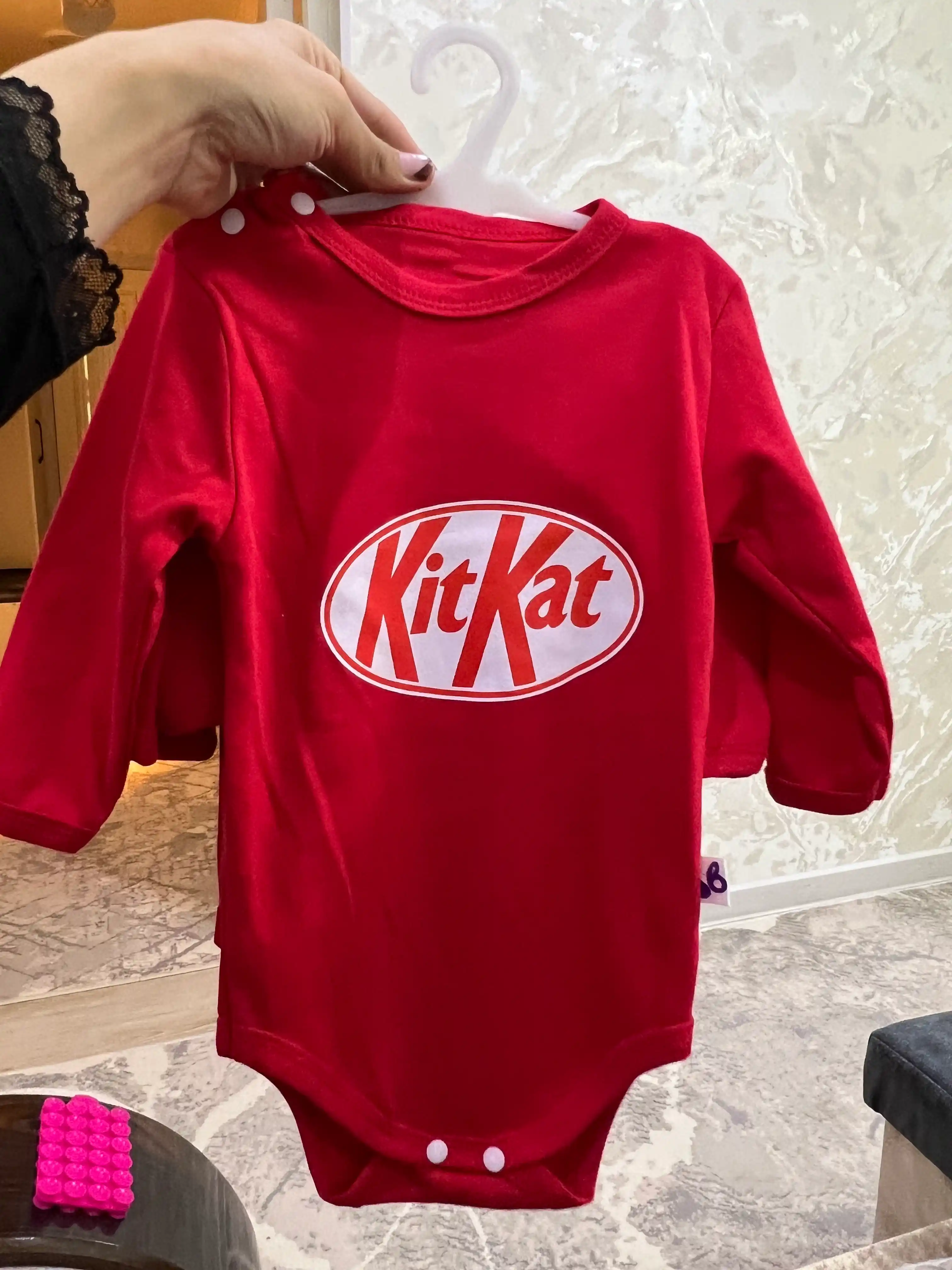 Kit kat bolalar bodisi yangi tugulgan qiz va ugil bolalar ucun