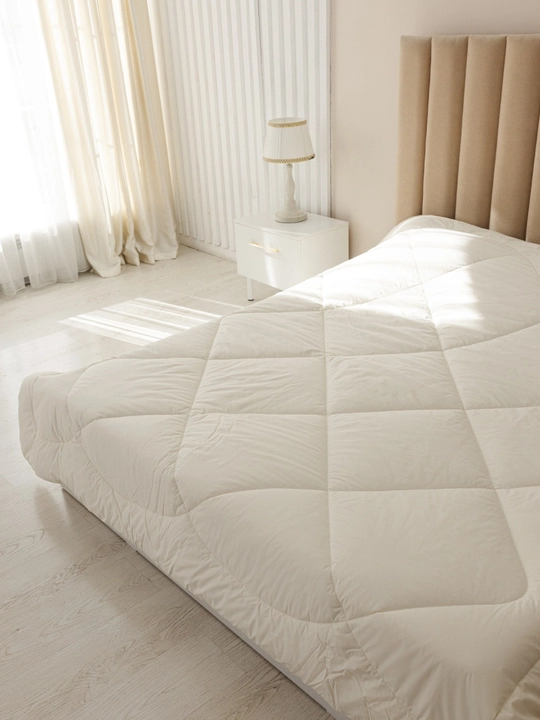 Qalin junli adyol Sleep&Beyond 200×220 sm , sovuq mavsum uchun juda issiq adyol